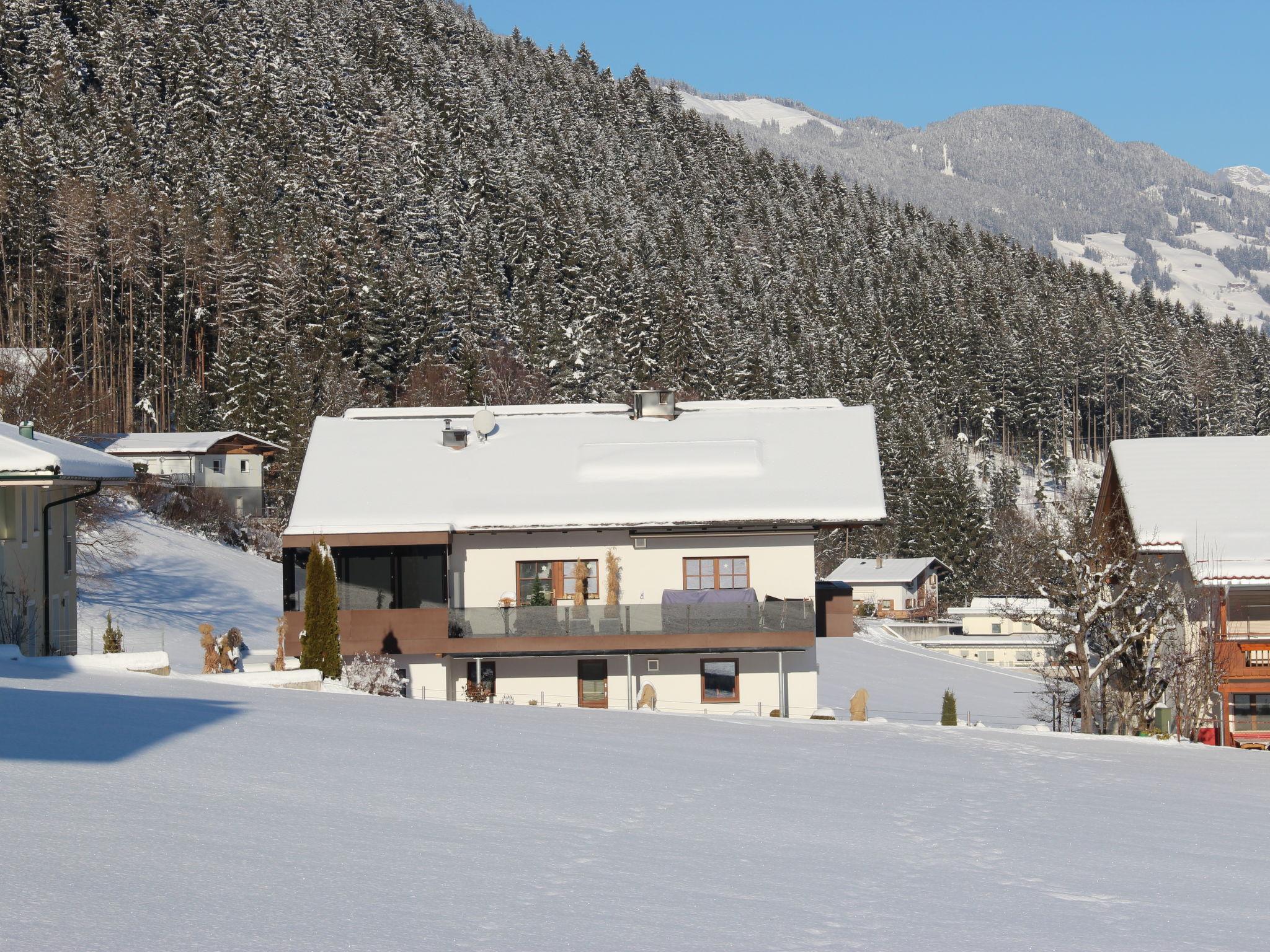 Foto 15 - Apartamento de 2 habitaciones en Ried im Zillertal con terraza y vistas a la montaña