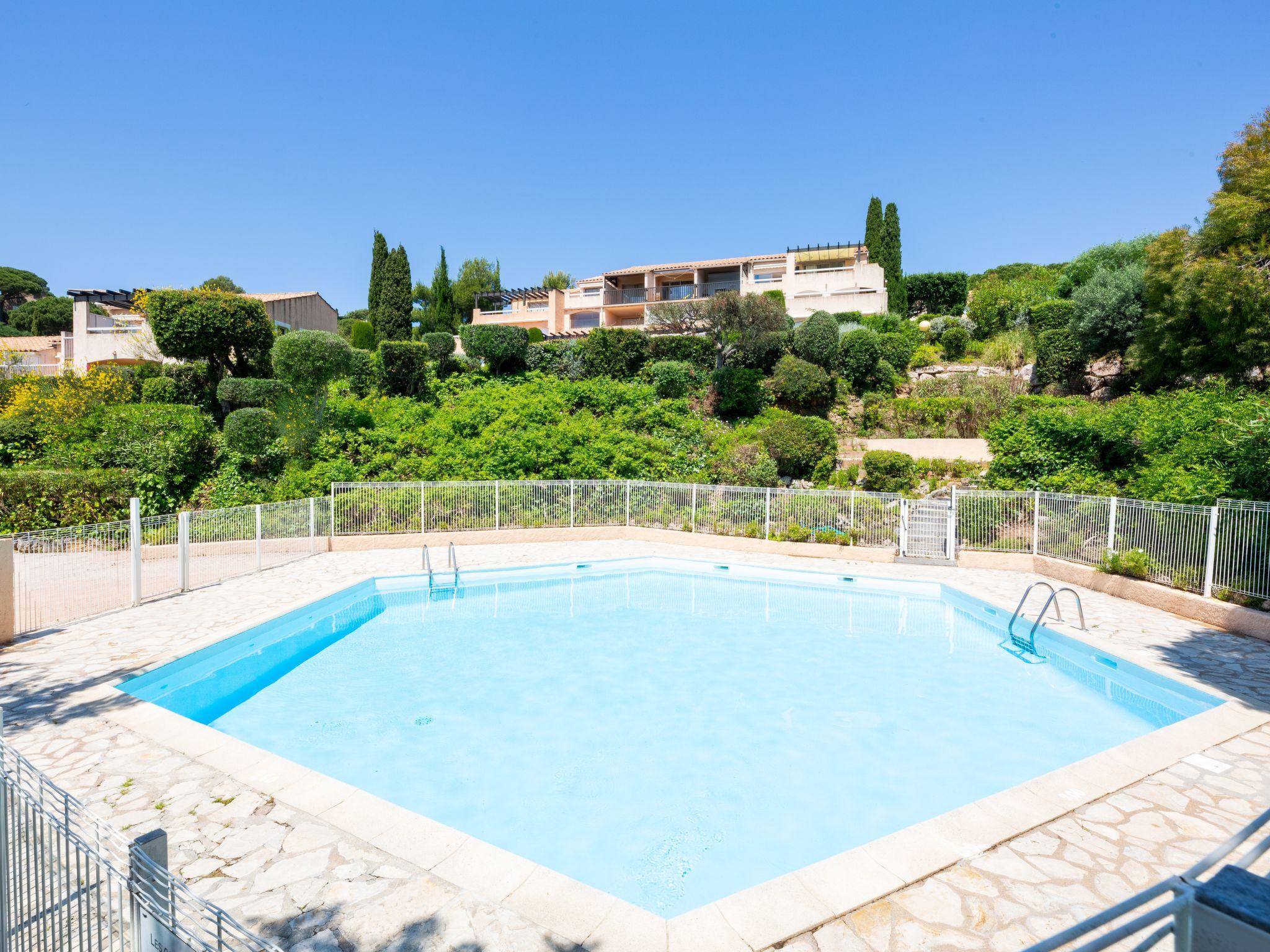 Foto 5 - Apartamento de 2 quartos em Sainte-Maxime com piscina e vistas do mar