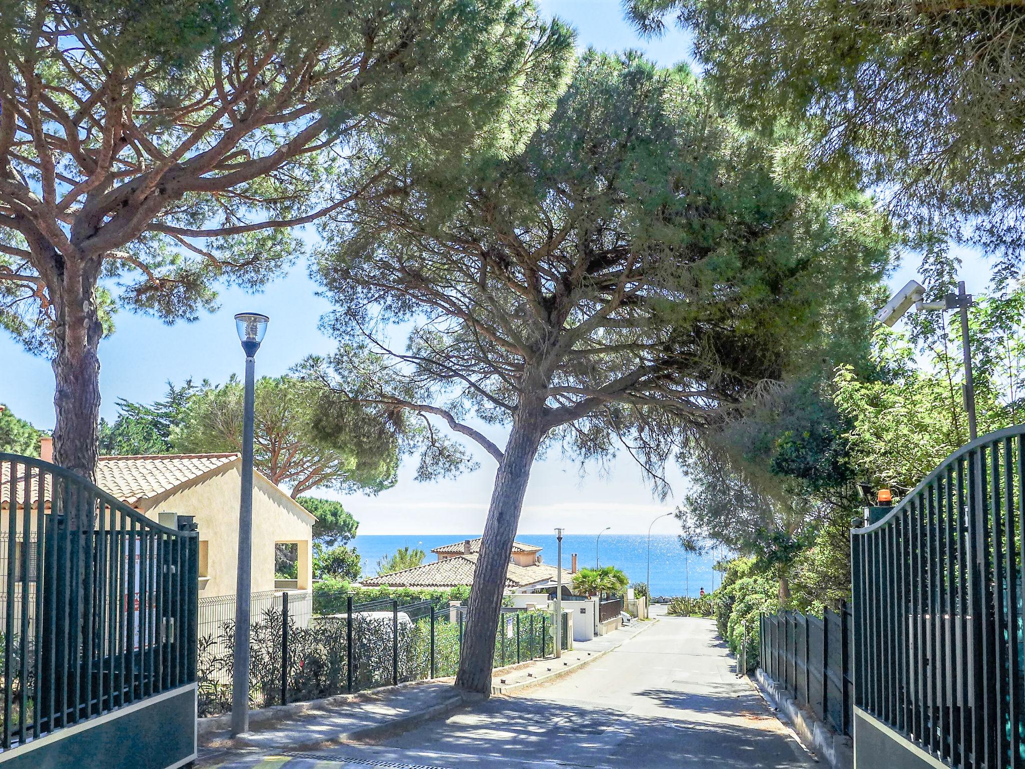 Foto 21 - Appartamento con 2 camere da letto a Sainte-Maxime con piscina e vista mare