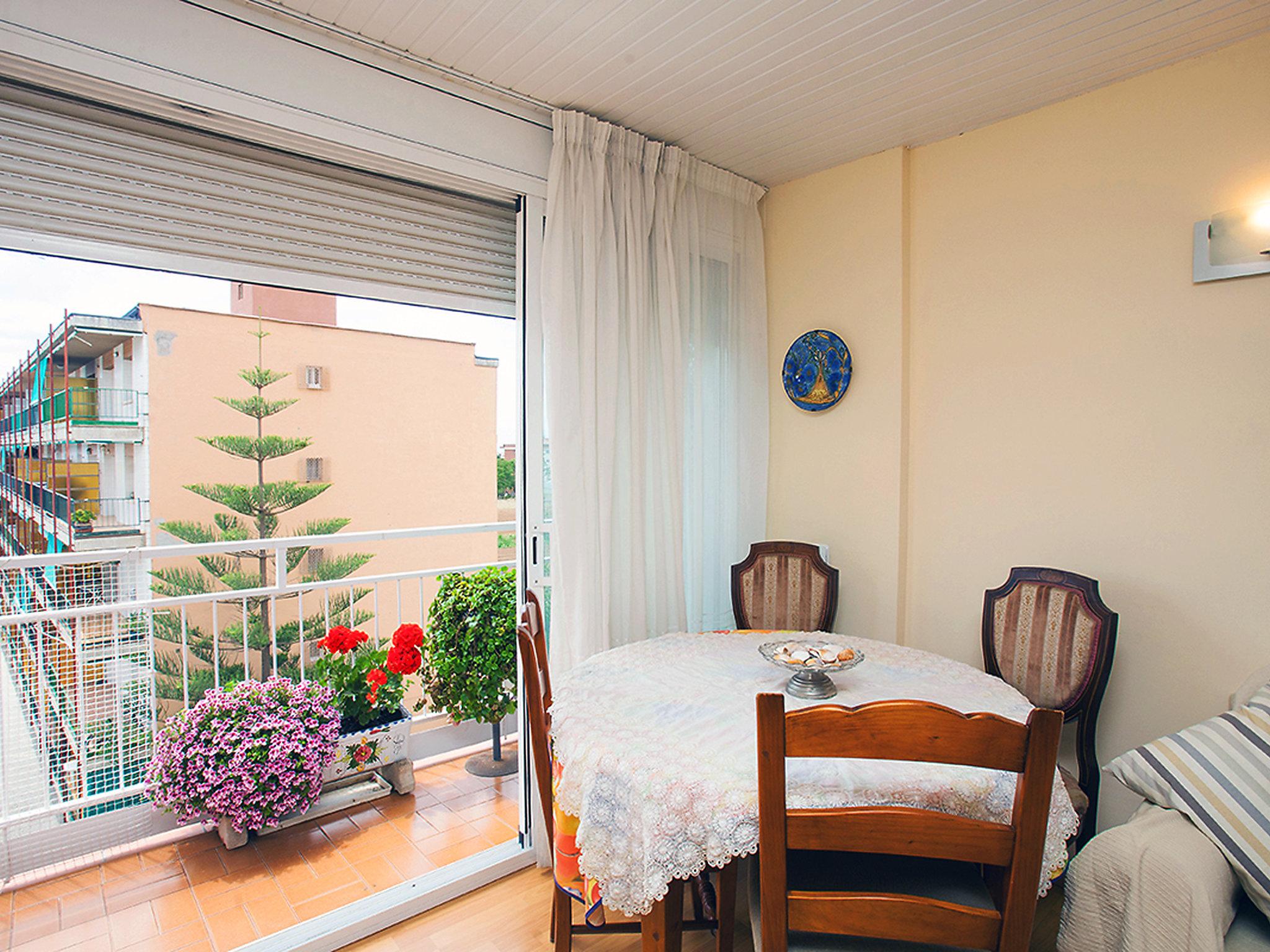 Foto 7 - Apartamento de 2 habitaciones en Sant Andreu de Llavaneres con piscina y jardín