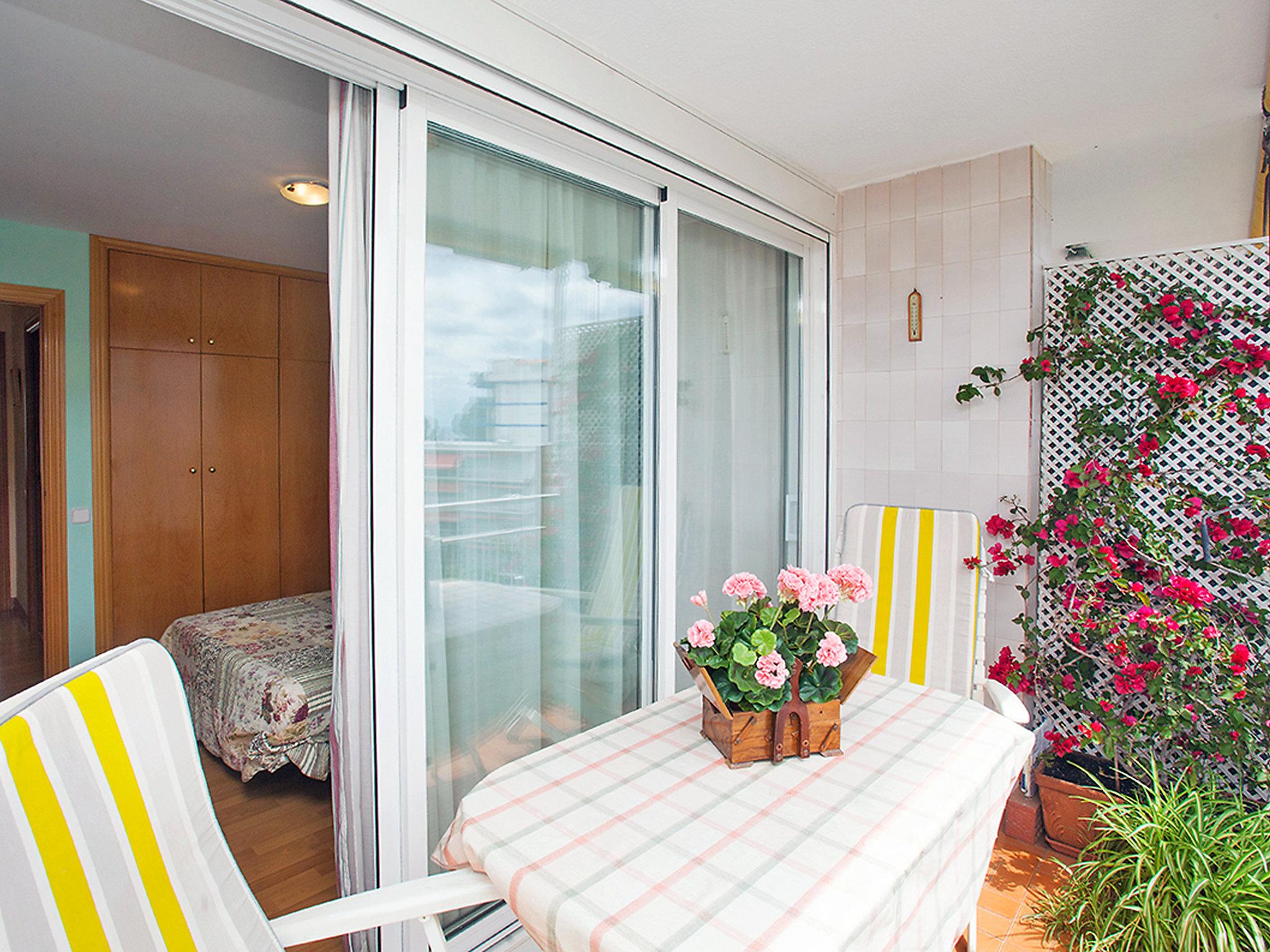 Foto 5 - Apartamento de 2 habitaciones en Sant Andreu de Llavaneres con piscina y jardín