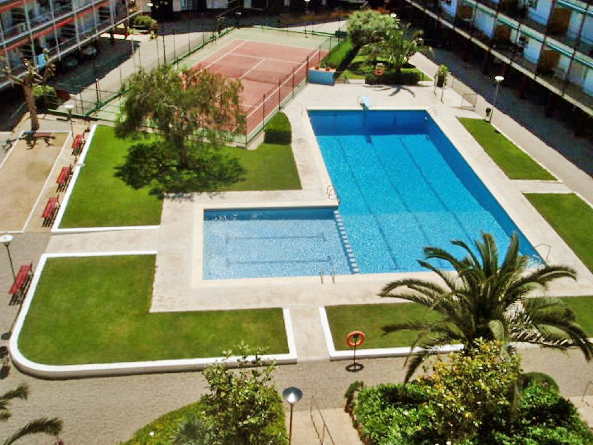 Foto 11 - Apartment mit 2 Schlafzimmern in Sant Andreu de Llavaneres mit schwimmbad und garten