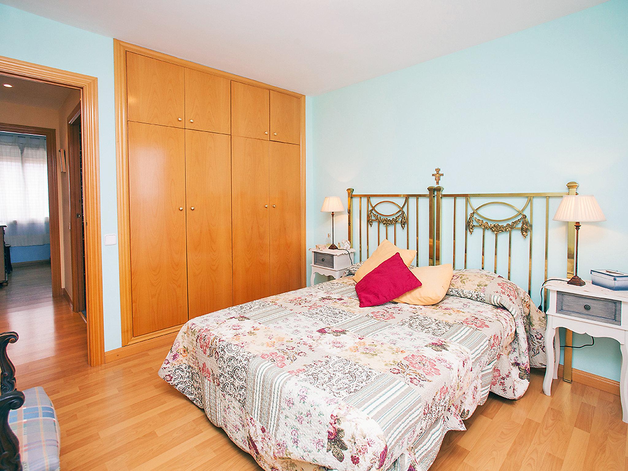 Foto 4 - Apartment mit 2 Schlafzimmern in Sant Andreu de Llavaneres mit schwimmbad und garten