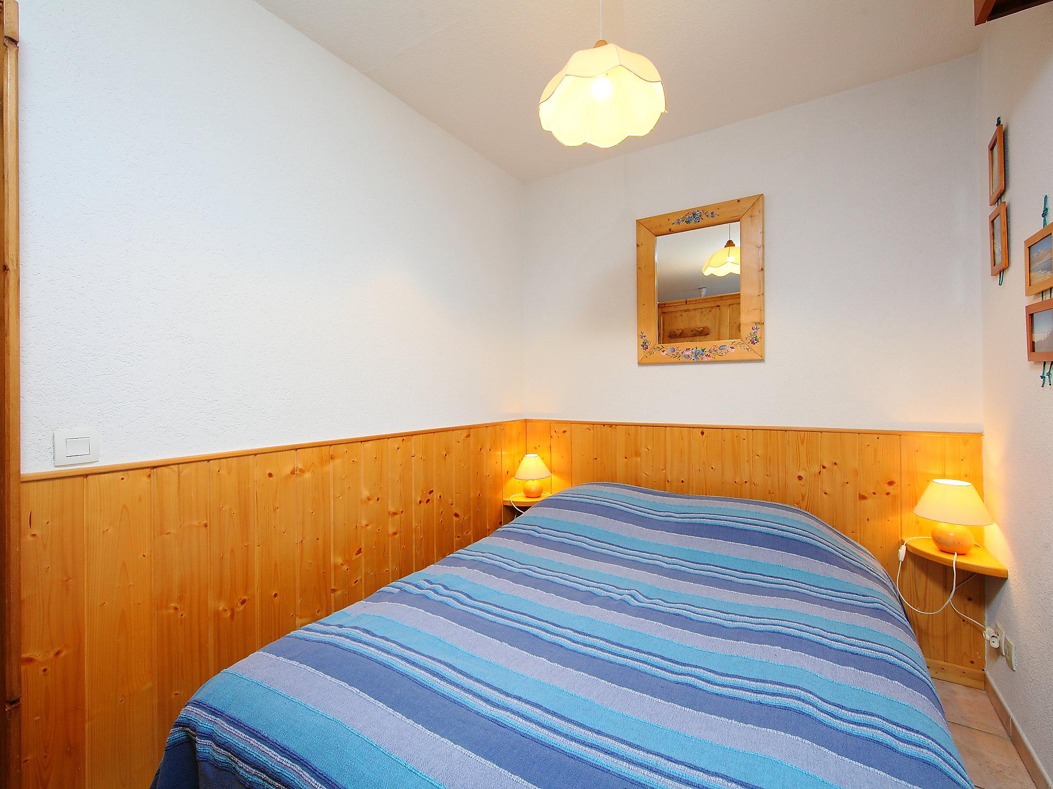 Foto 4 - Appartamento con 1 camera da letto a Chamonix-Mont-Blanc con vista sulle montagne