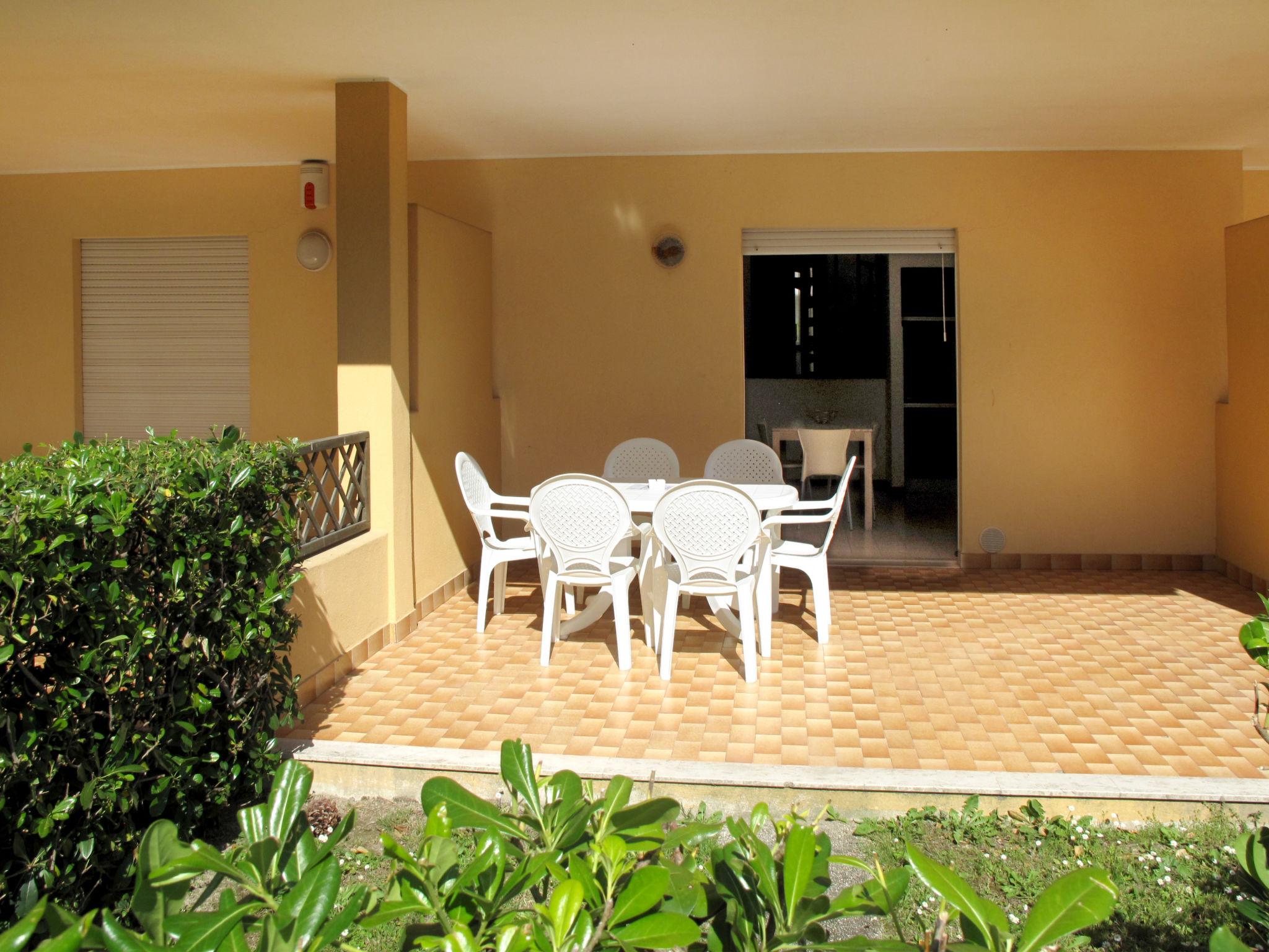 Photo 2 - 2 bedroom Apartment in San Michele al Tagliamento with swimming pool and terrace