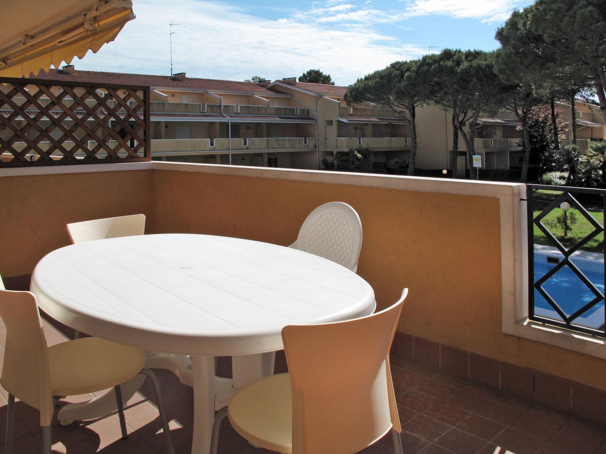Foto 11 - Apartamento de 2 habitaciones en San Michele al Tagliamento con piscina y vistas al mar