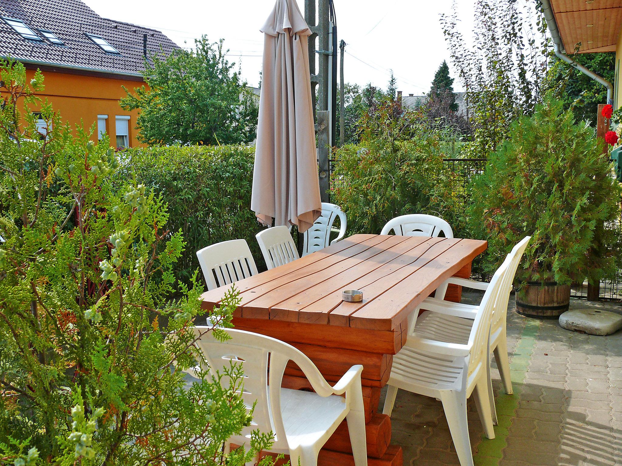 Photo 3 - Maison de 4 chambres à Balatonmáriafürdő avec piscine privée et jardin