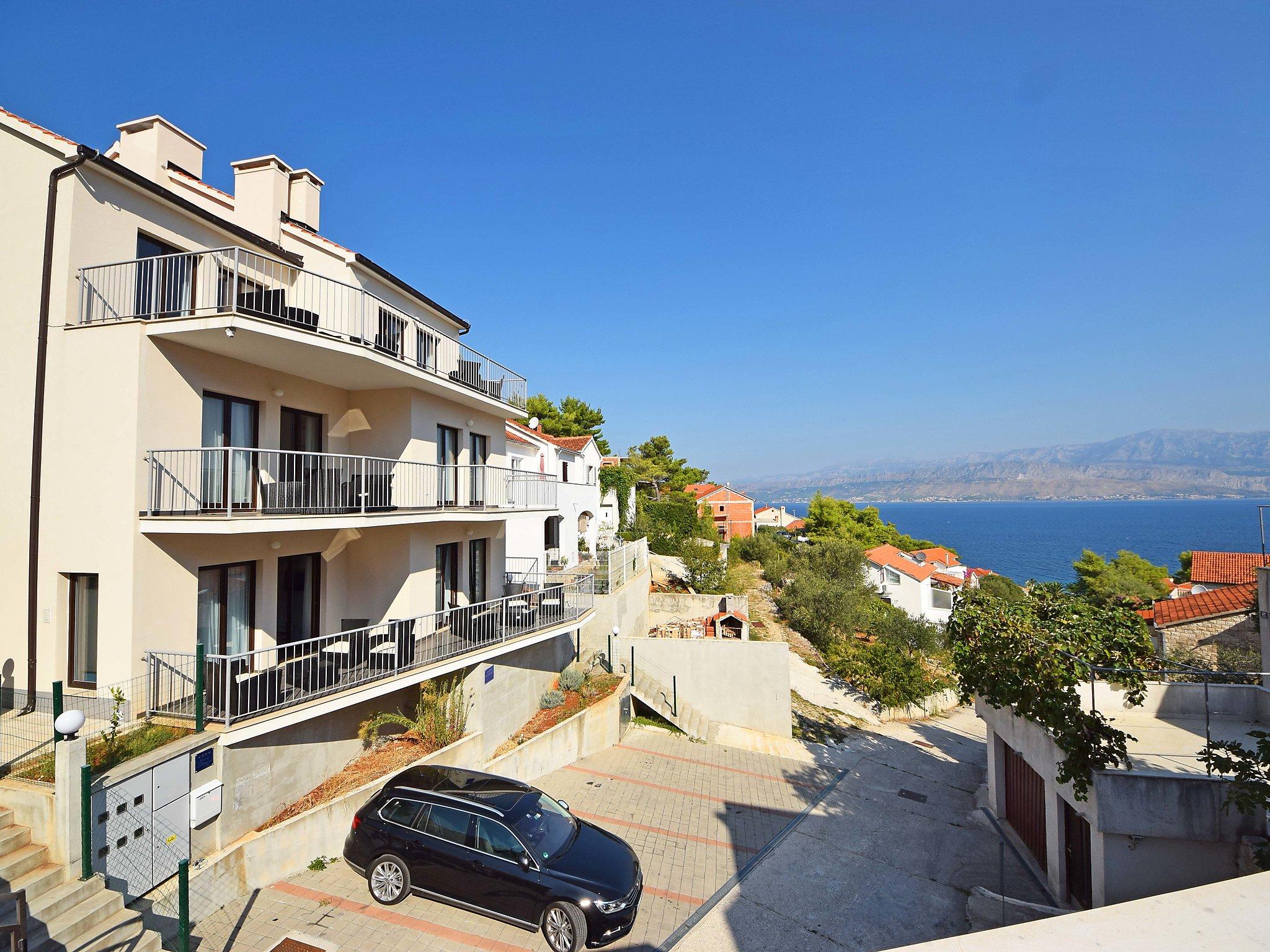 Foto 1 - Apartamento de 2 quartos em Postira com vistas do mar