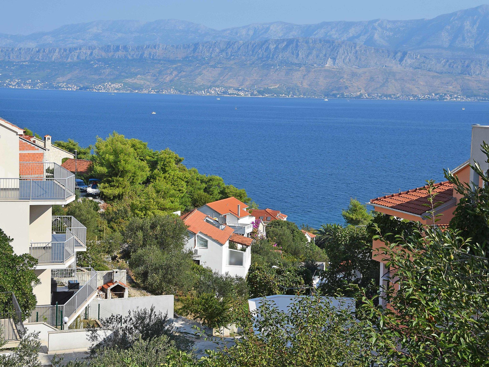 Foto 3 - Appartamento con 2 camere da letto a Postira con terrazza e vista mare