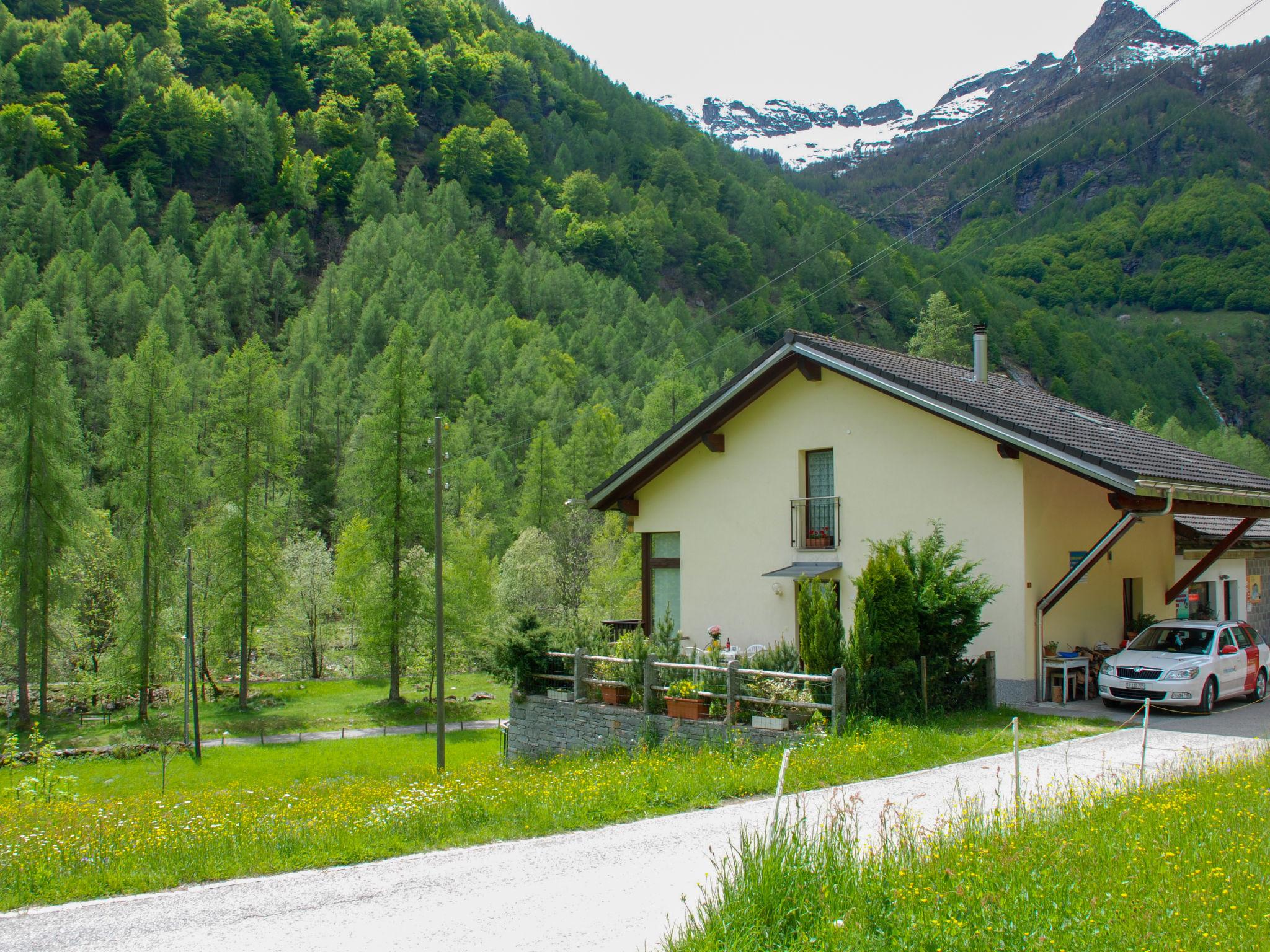 Photo 1 - 2 bedroom Apartment in Sonogno with garden and mountain view