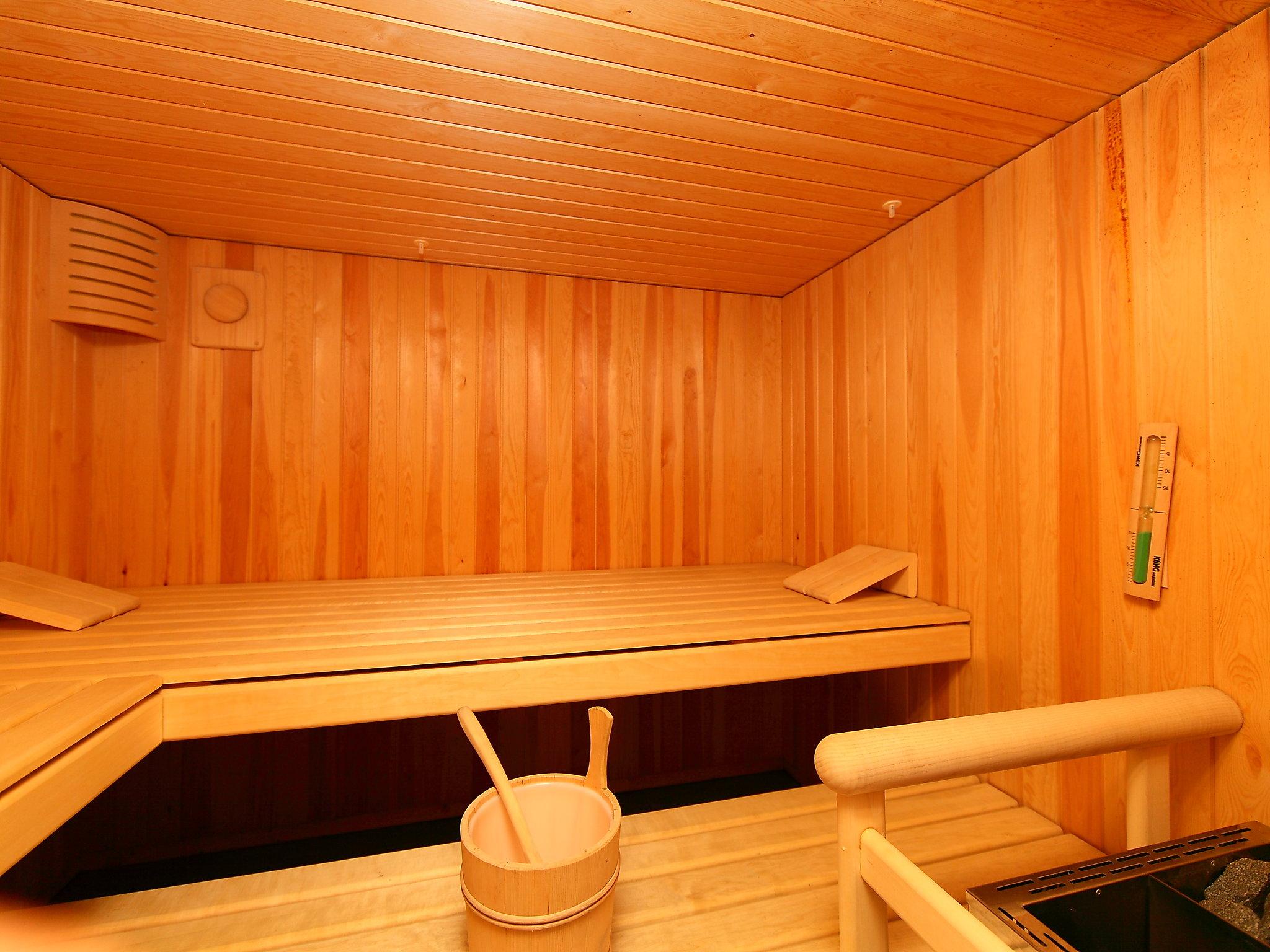 Foto 26 - Apartamento de 1 habitación en Pontresina con sauna y vistas a la montaña