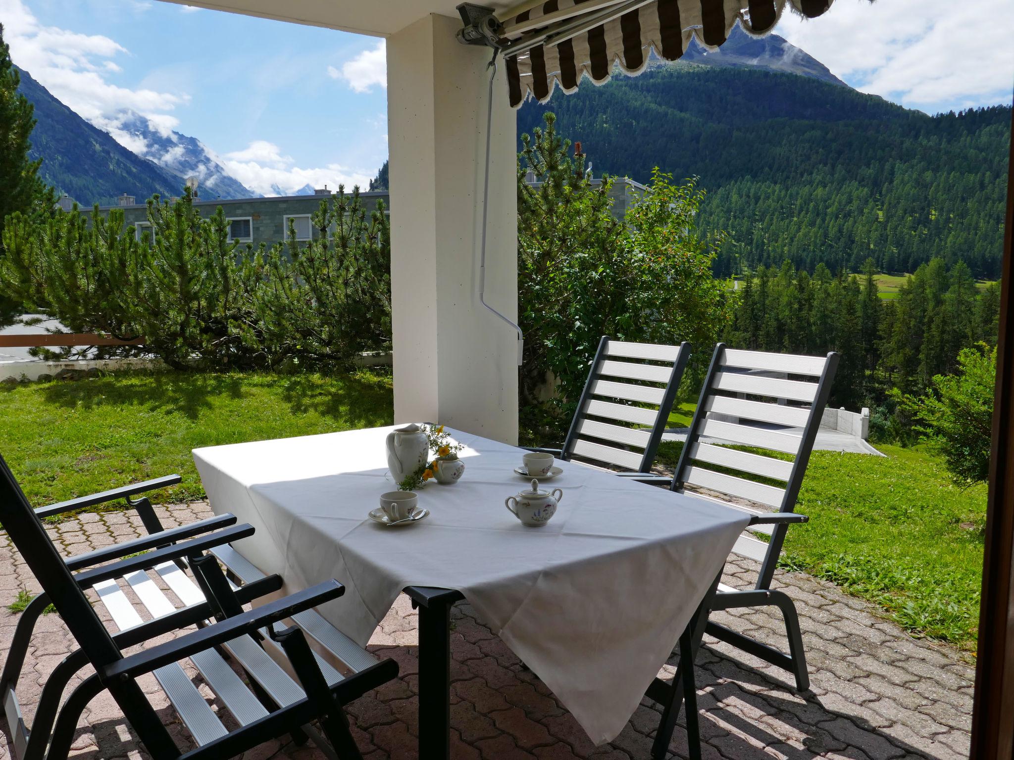 Foto 4 - Apartamento de 1 habitación en Pontresina con jardín y vistas a la montaña