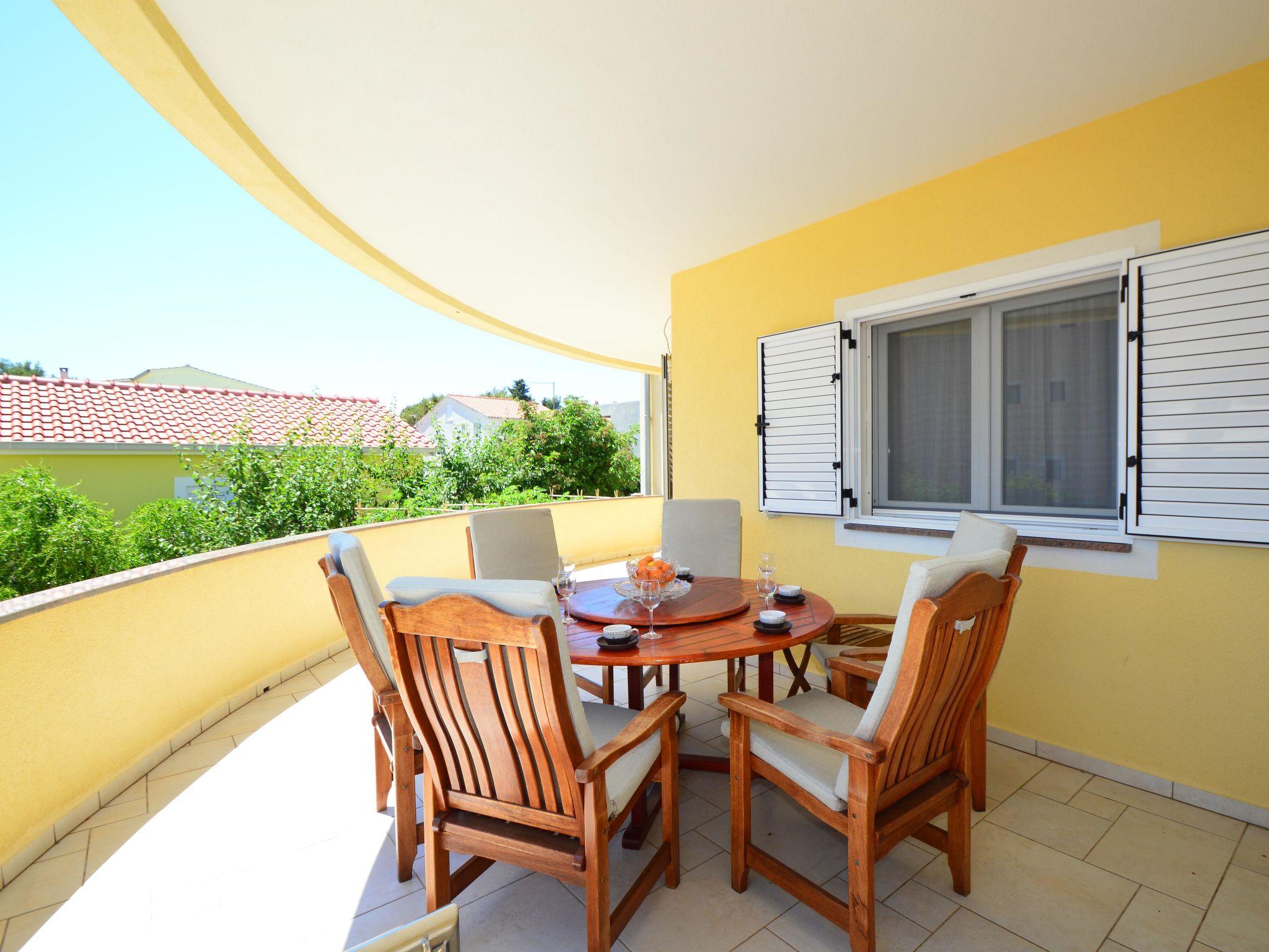 Photo 1 - Appartement de 3 chambres à Tribunj avec jardin et terrasse