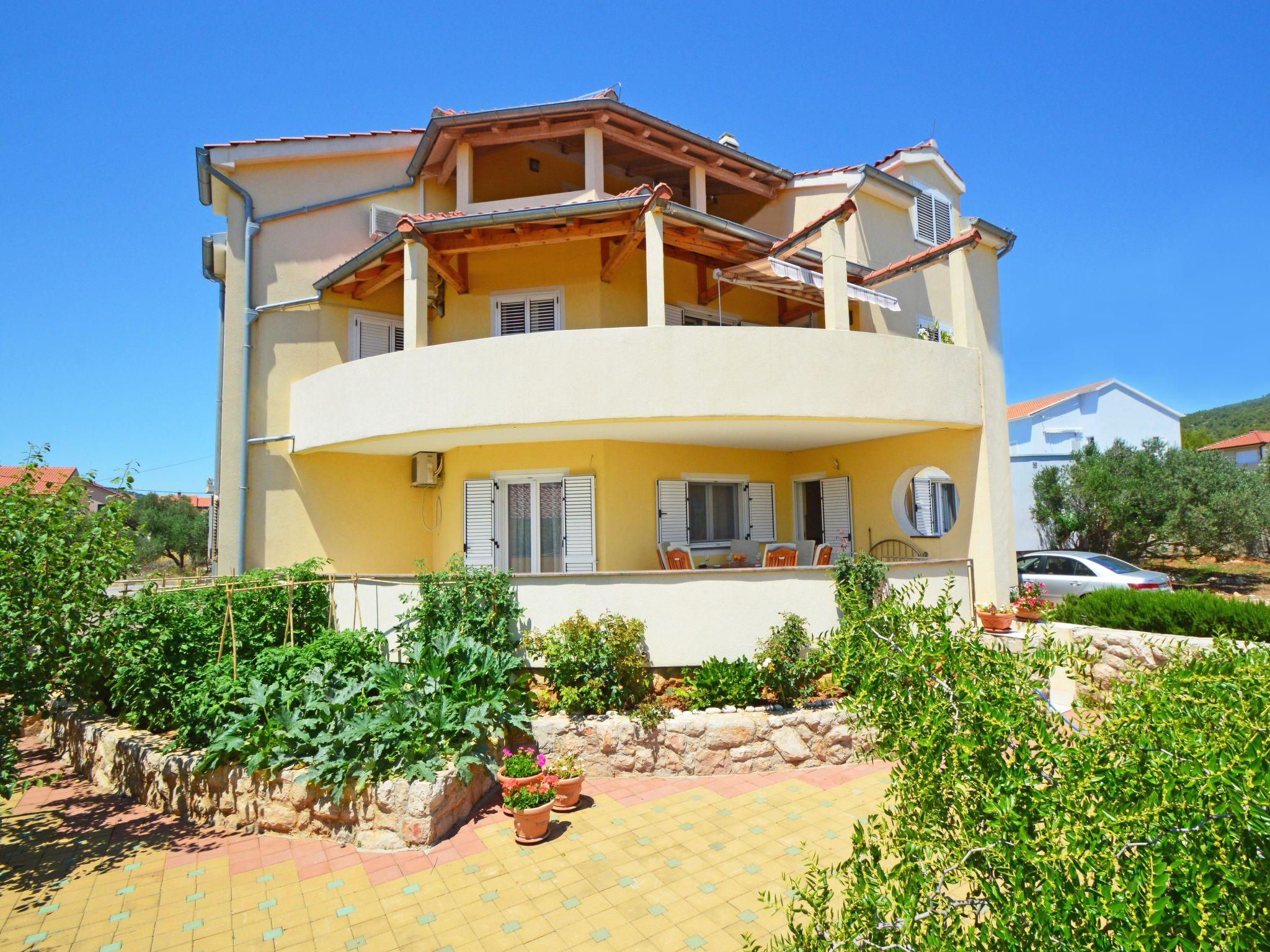 Photo 2 - Appartement de 3 chambres à Tribunj avec jardin et terrasse
