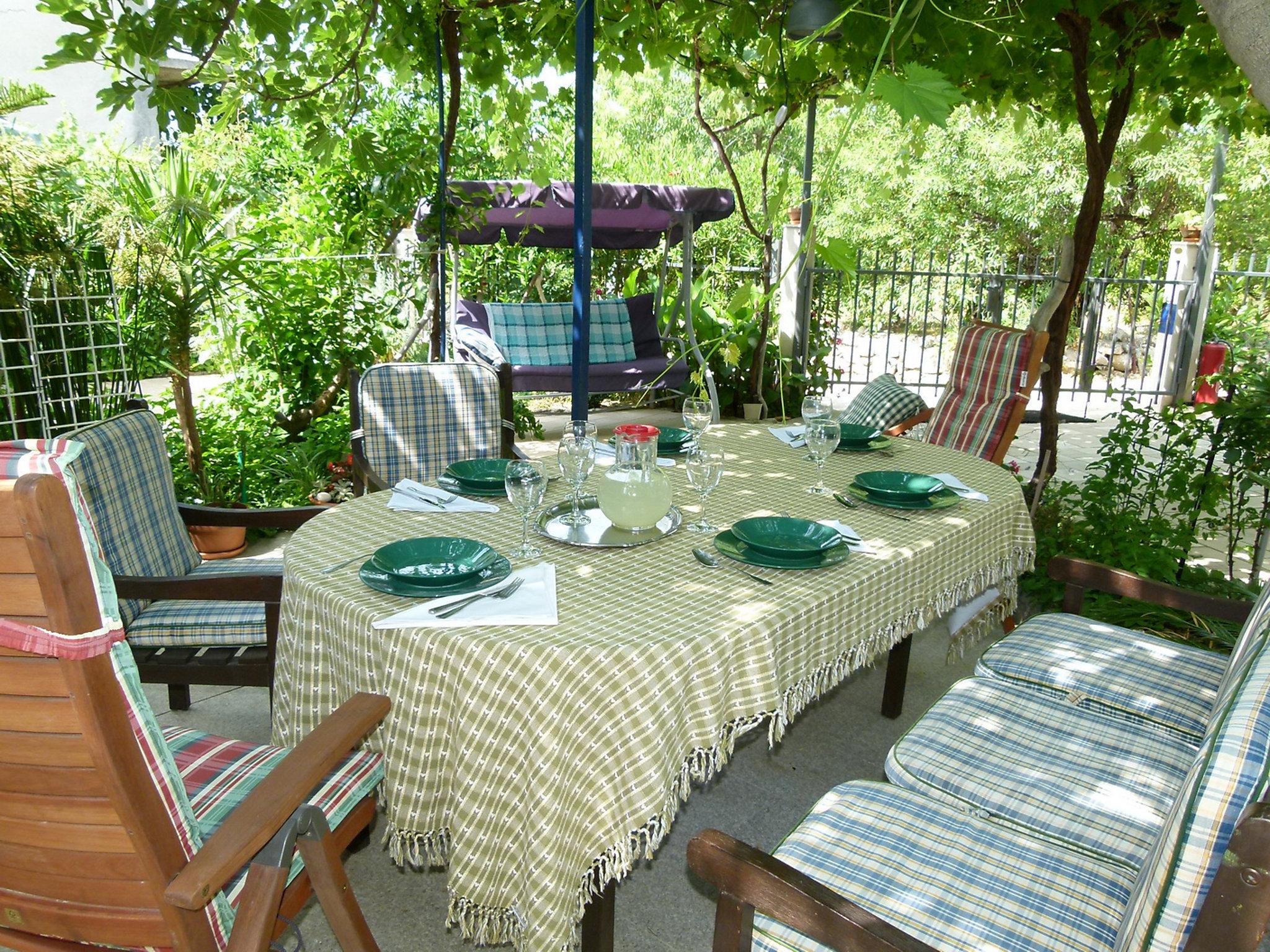 Photo 3 - Maison de 3 chambres à Sućuraj avec jardin et terrasse