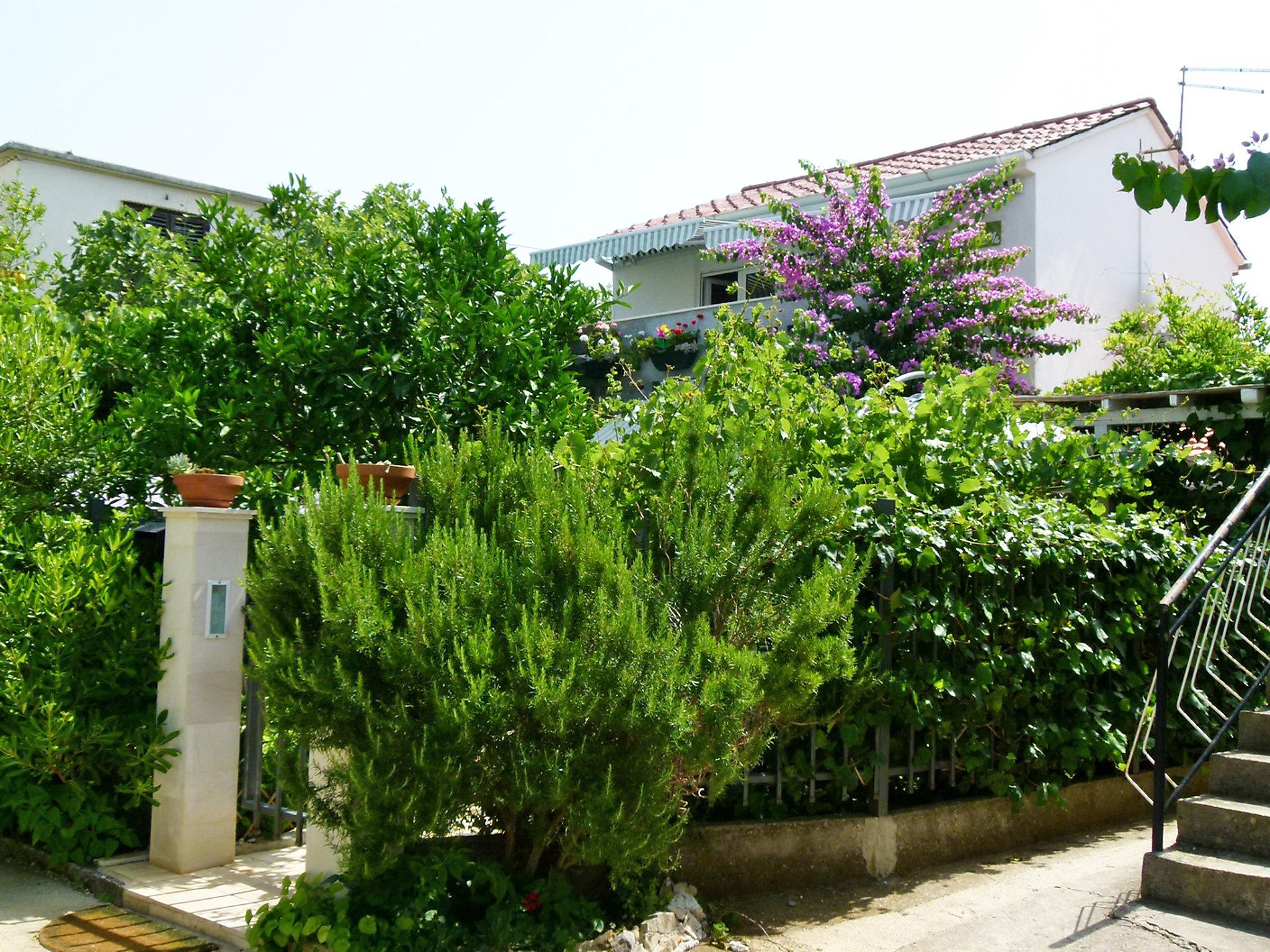 Foto 11 - Casa de 3 habitaciones en Sućuraj con terraza y vistas al mar