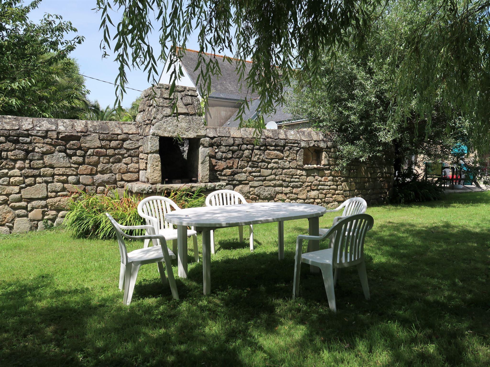 Photo 24 - Maison de 2 chambres à Plouhinec avec jardin et terrasse