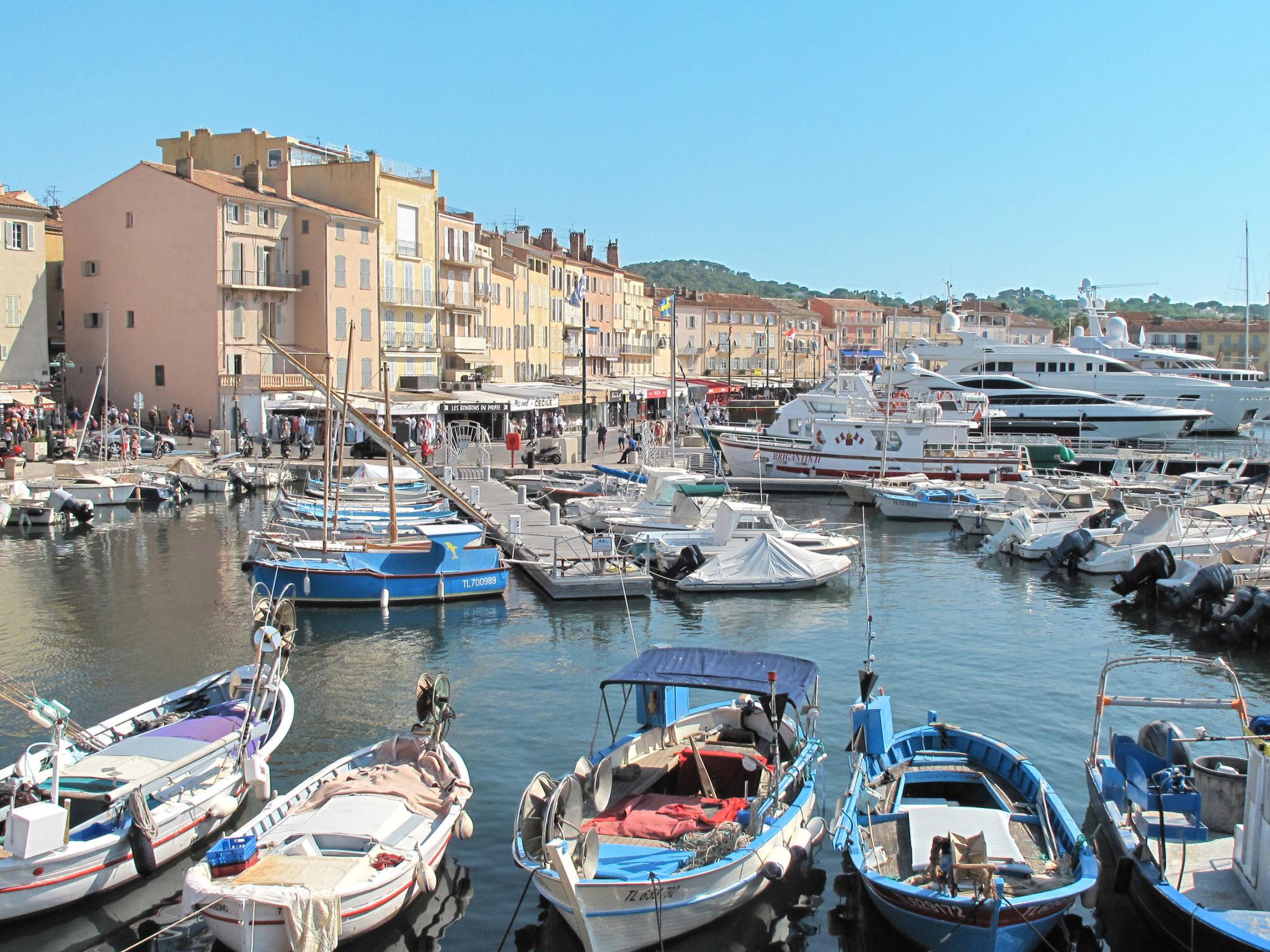 Photo 21 - Apartment in Saint-Tropez with swimming pool