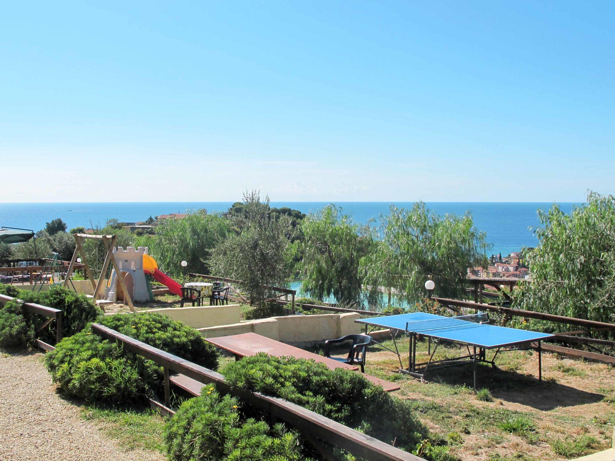 Foto 22 - Casa con 2 camere da letto a San Lorenzo al Mare con piscina e vista mare