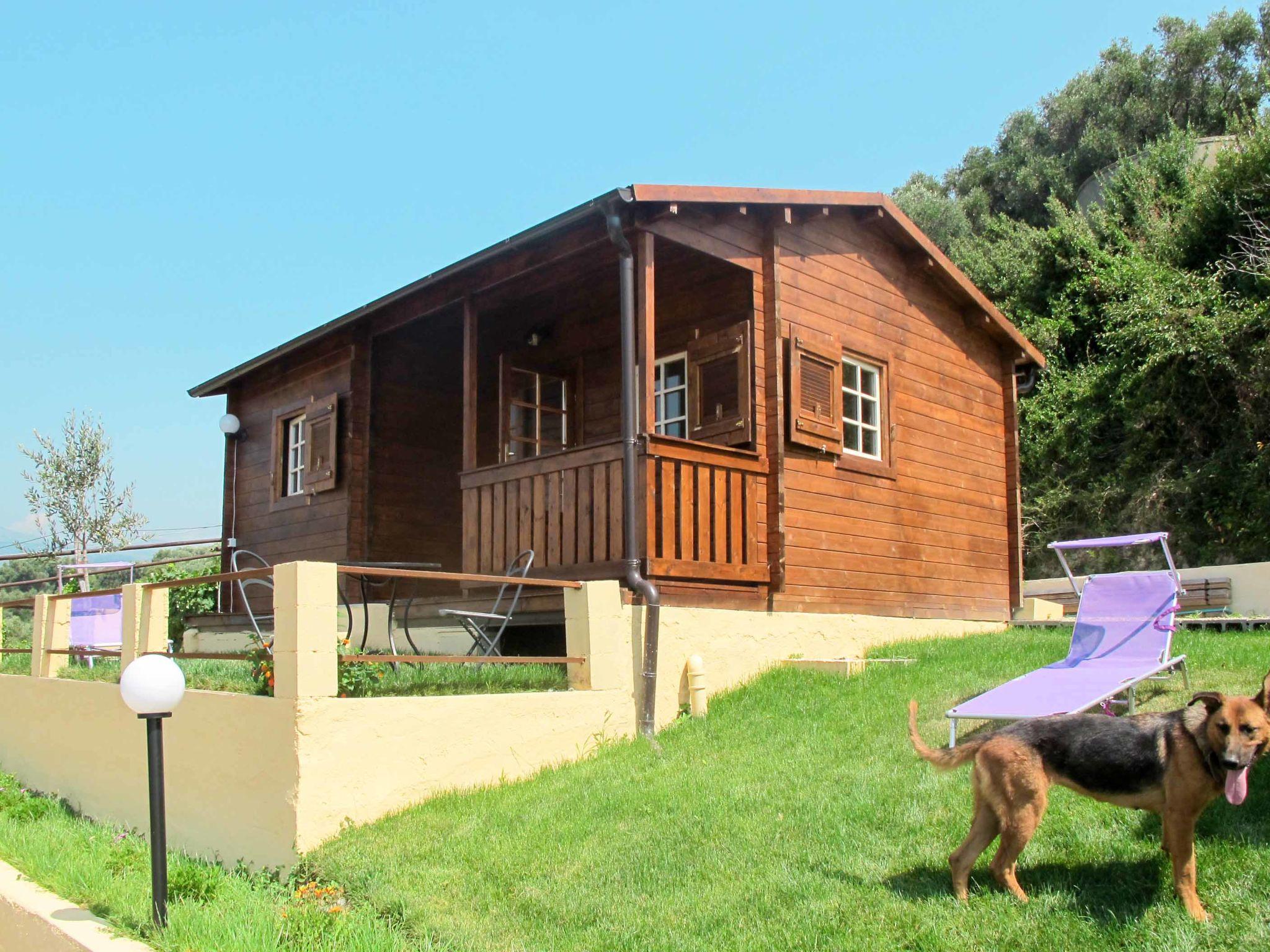 Foto 4 - Casa de 2 quartos em San Lorenzo al Mare com piscina e vistas do mar