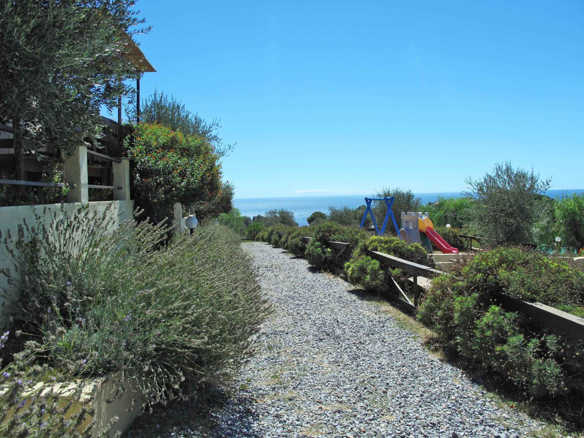 Foto 13 - Casa de 2 habitaciones en San Lorenzo al Mare con piscina y vistas al mar