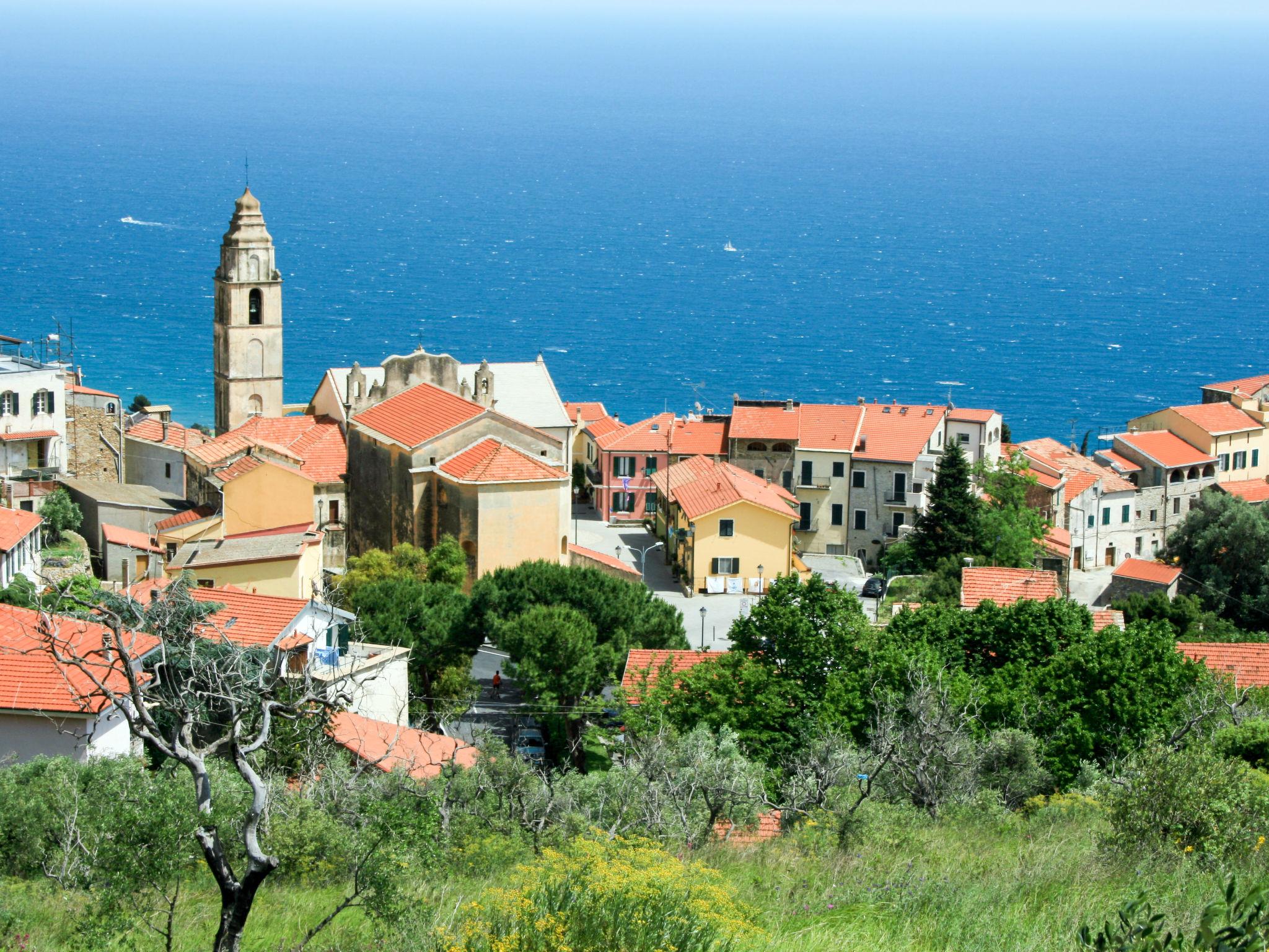 Photo 19 - Maison de 2 chambres à San Lorenzo al Mare avec terrasse et vues à la mer