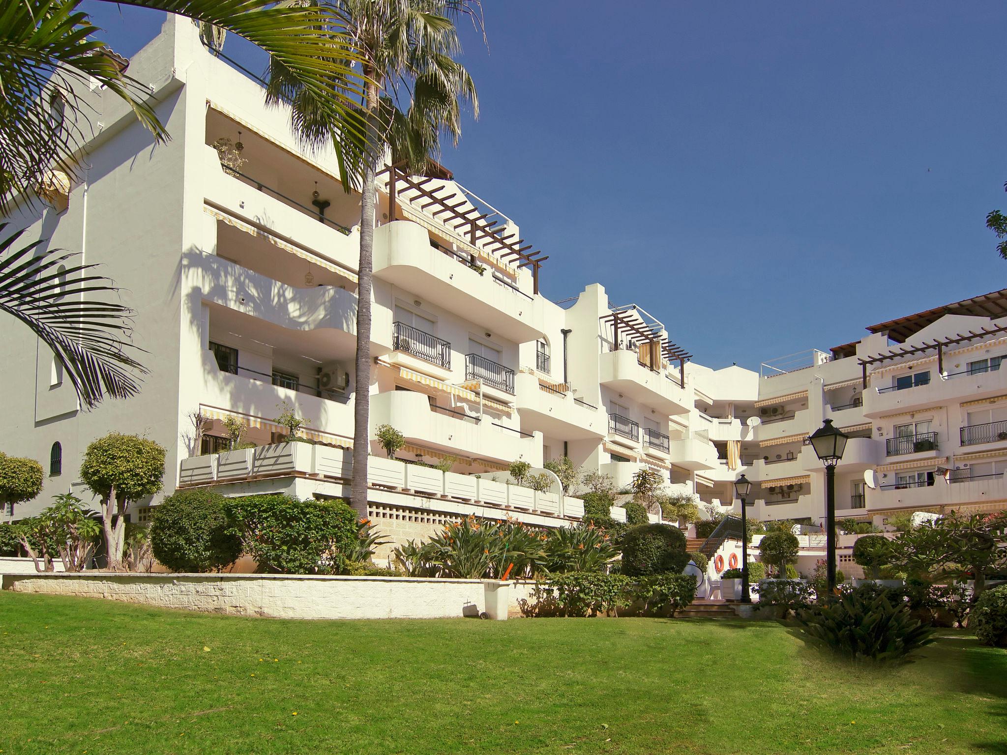 Foto 16 - Appartamento con 3 camere da letto a Torremolinos con piscina e vista mare