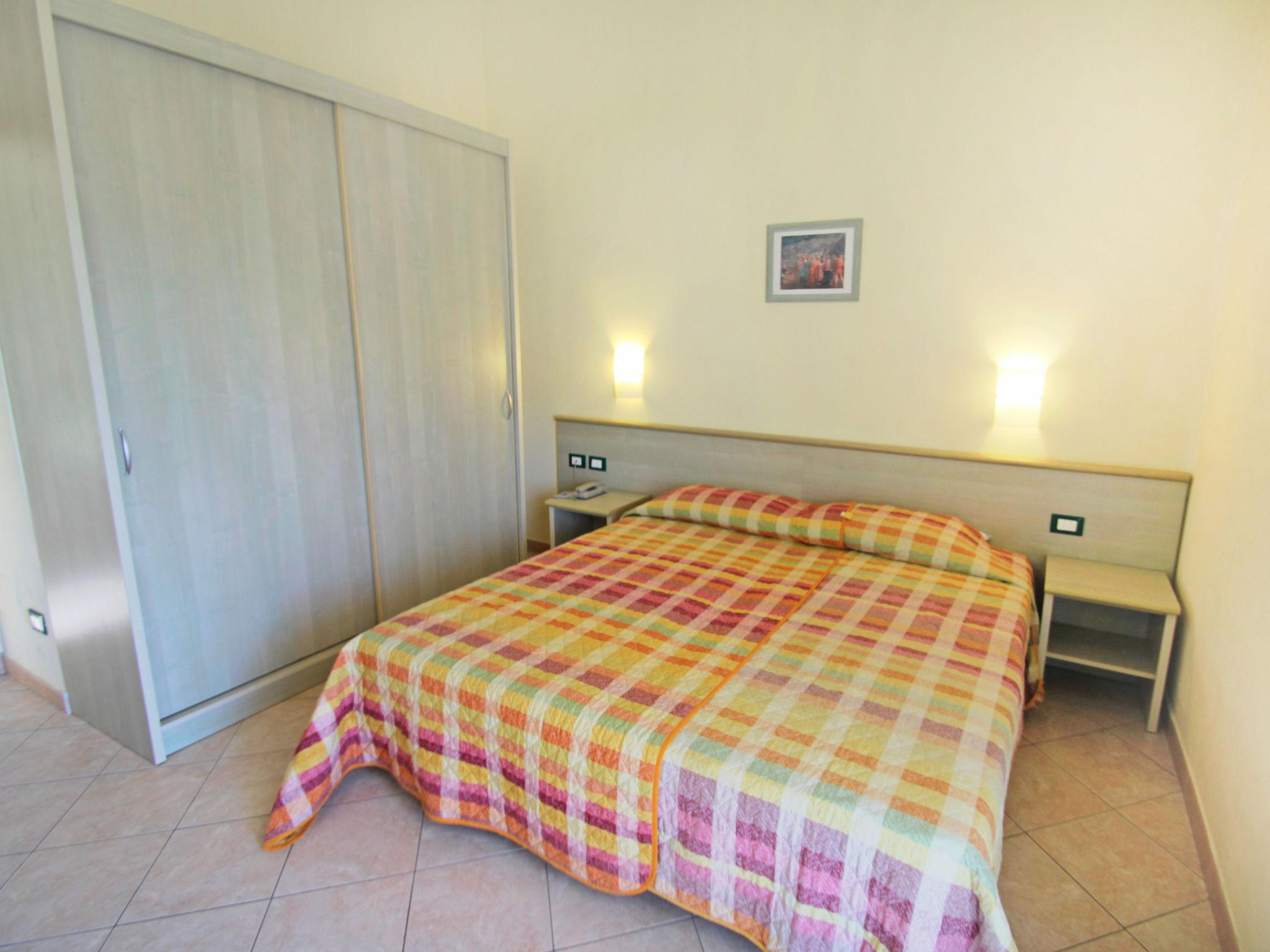 Foto 12 - Appartamento con 1 camera da letto a Imperia con piscina e vista mare