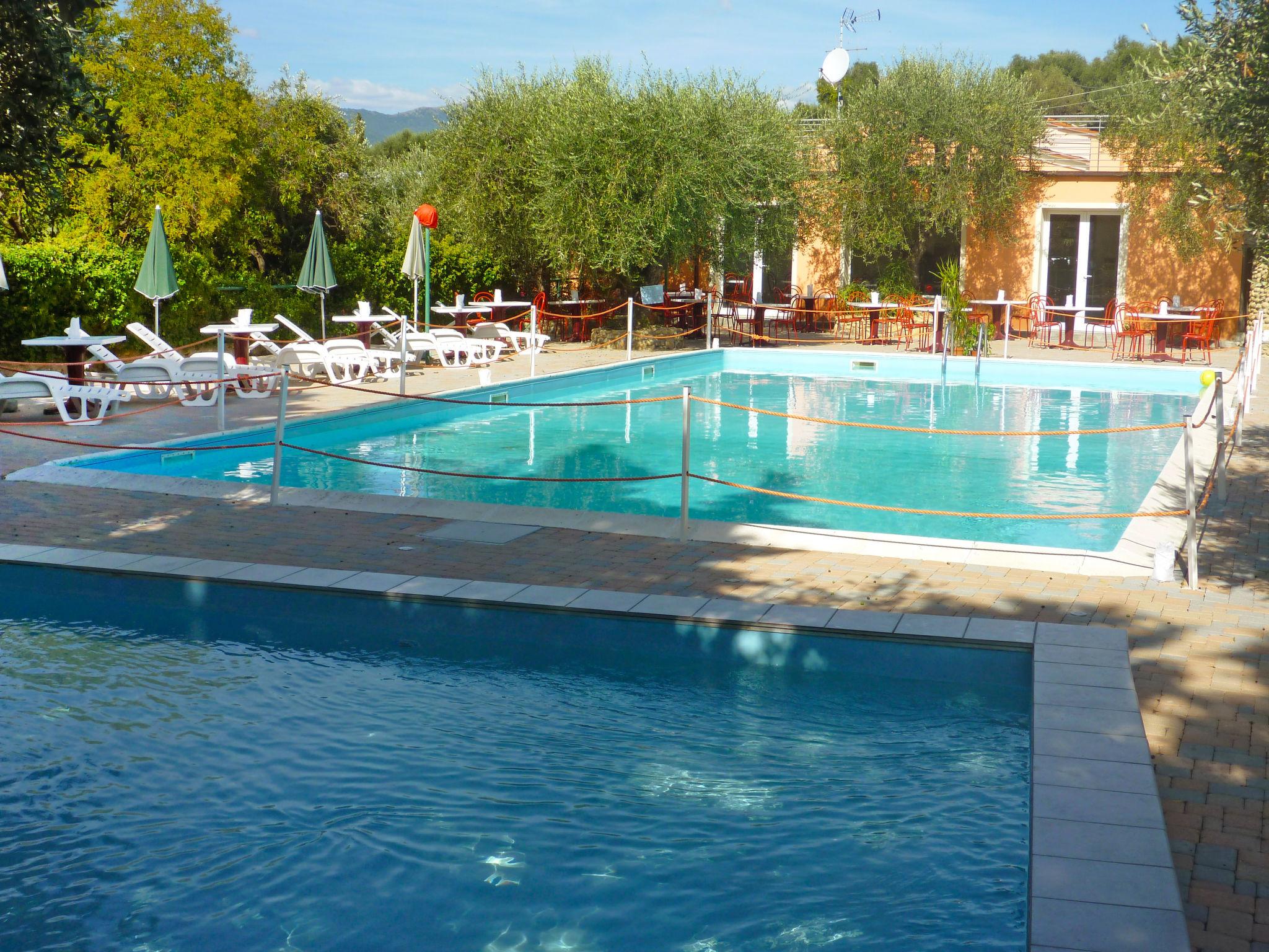 Photo 1 - Appartement de 1 chambre à Imperia avec piscine et jardin