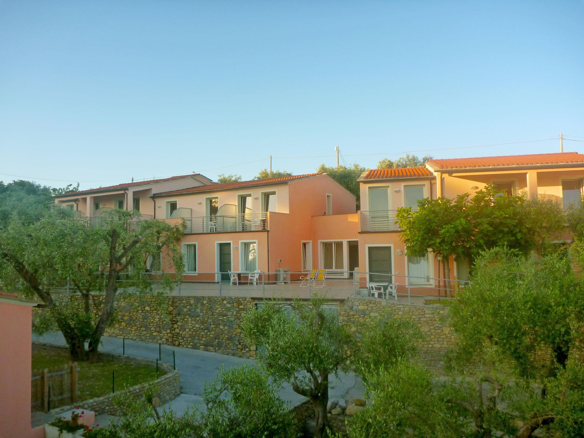 Photo 1 - Appartement de 1 chambre à Imperia avec piscine et vues à la mer