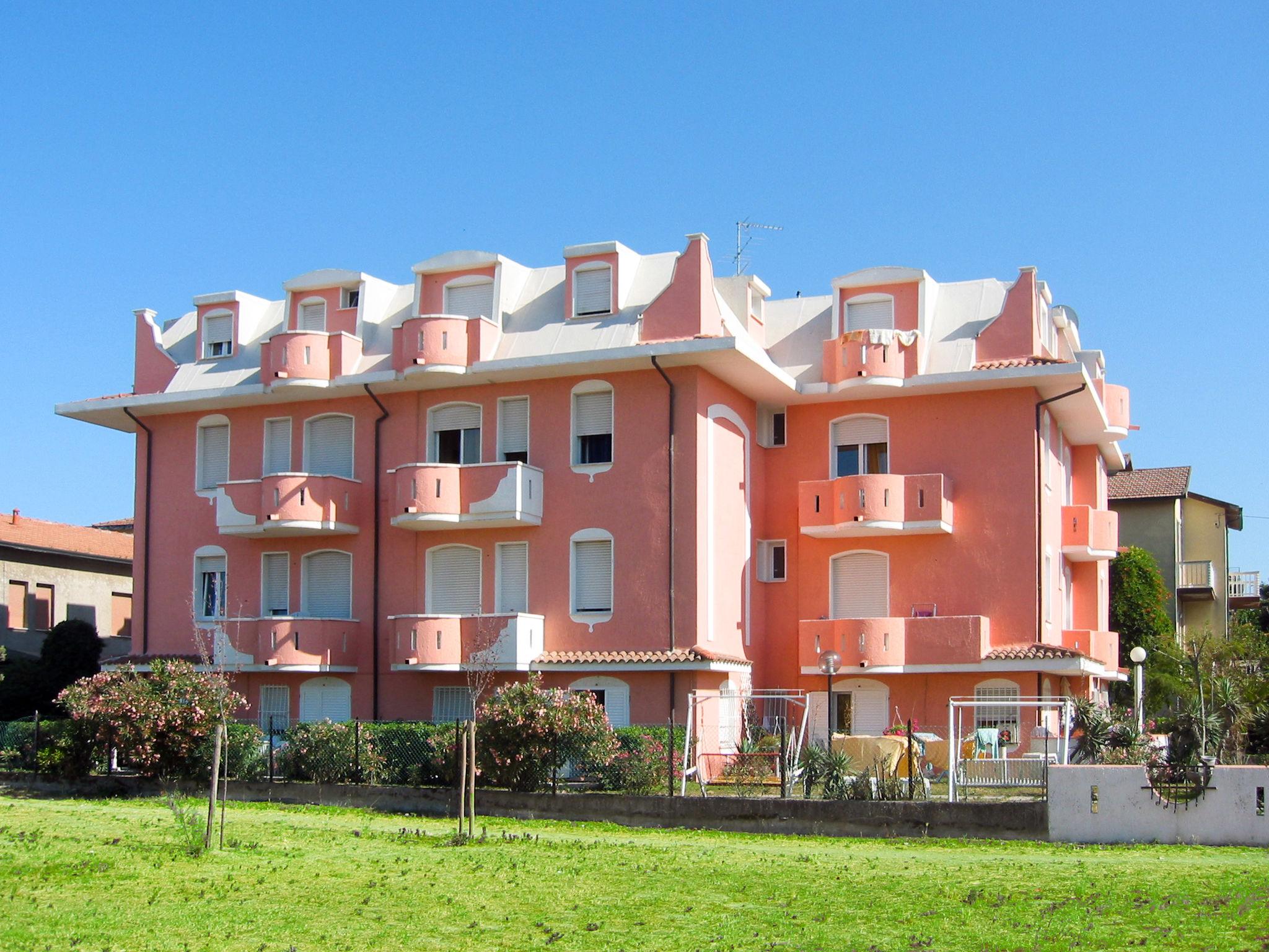 Foto 15 - Apartamento de 1 habitación en Comacchio con jardín y terraza