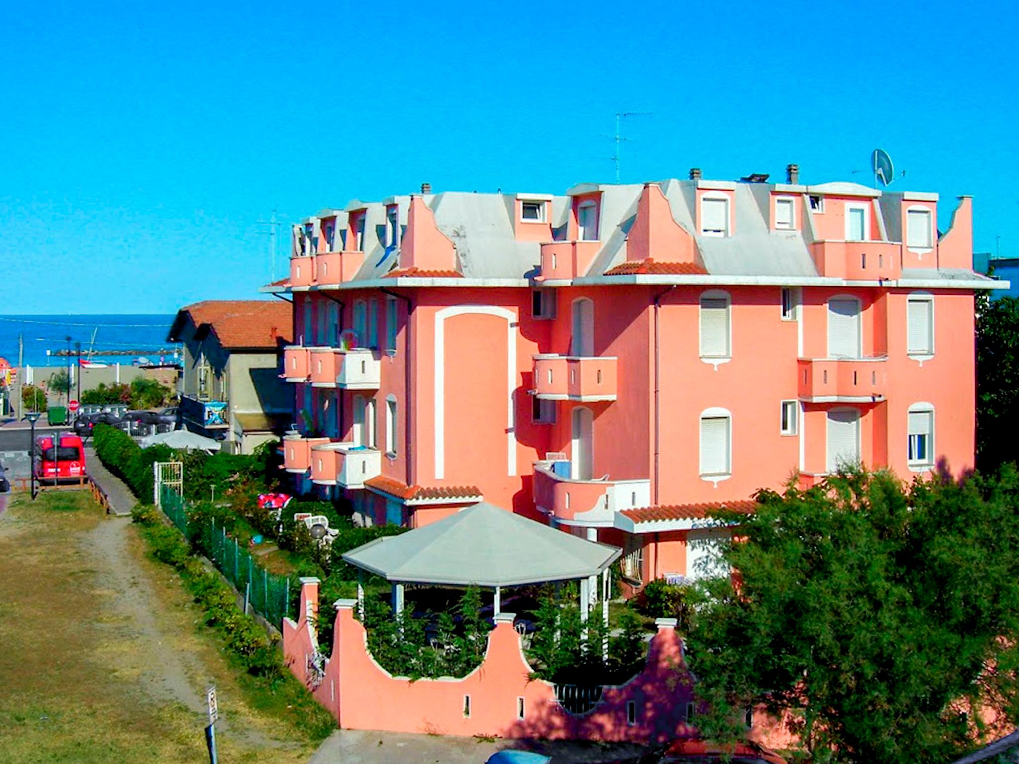 Photo 1 - Appartement de 2 chambres à Comacchio avec jardin et vues à la mer