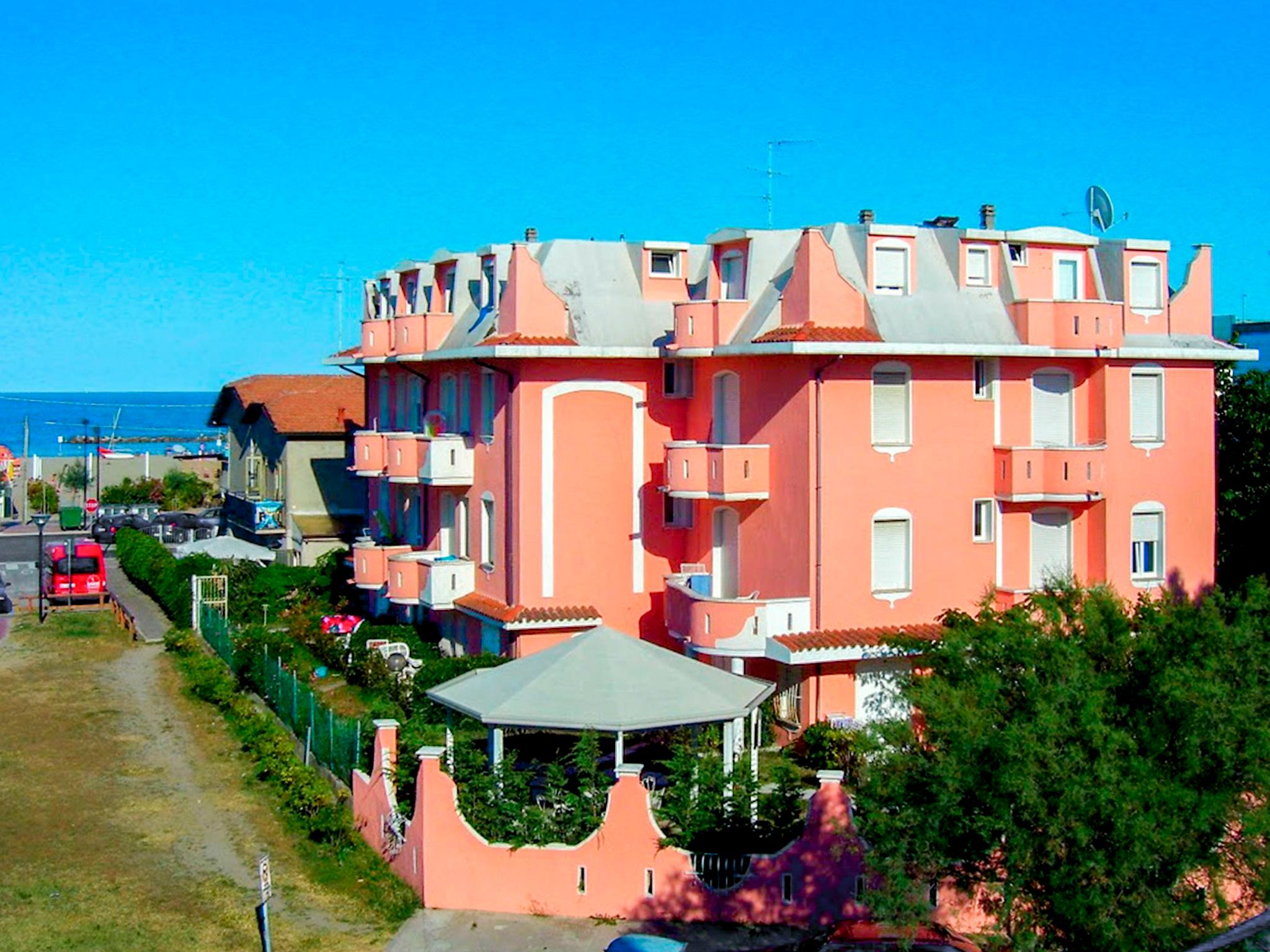 Foto 1 - Apartamento de 1 quarto em Comacchio com jardim e vistas do mar