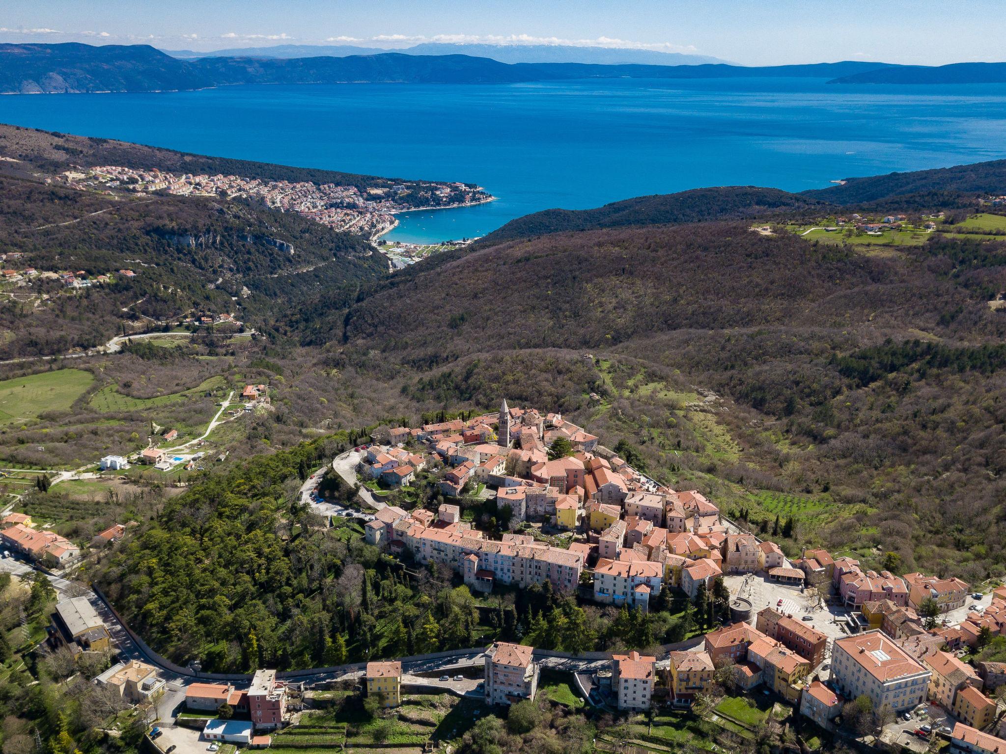 Foto 38 - Appartamento con 2 camere da letto a Labin con piscina e vista mare