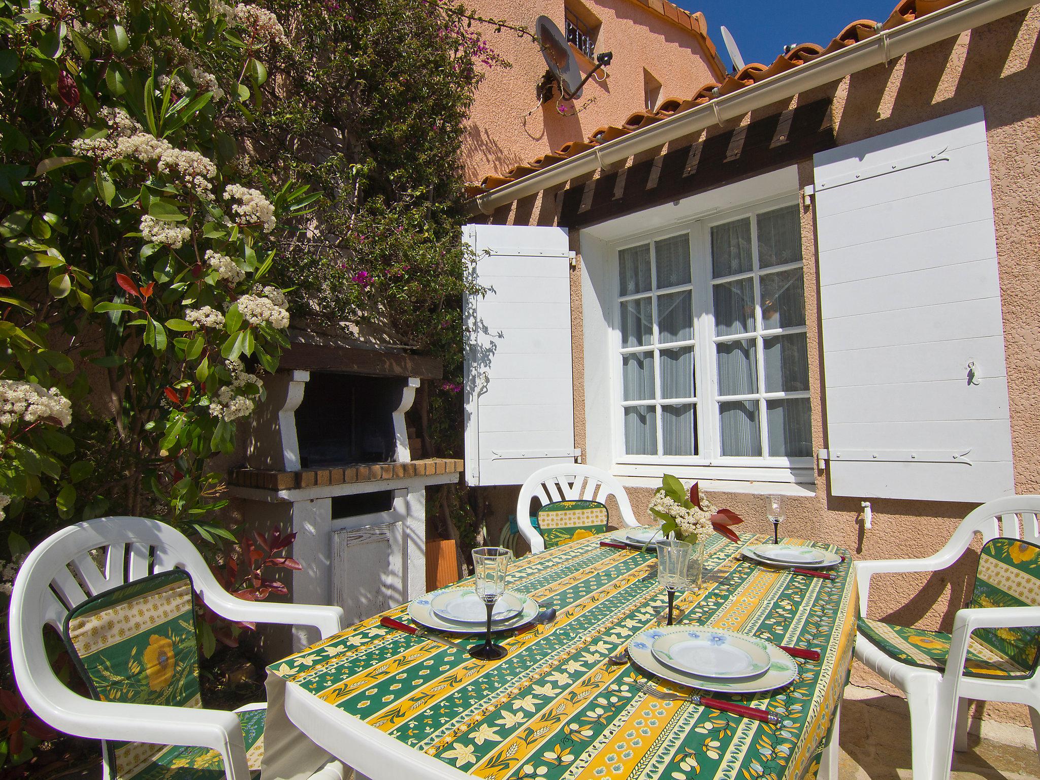 Foto 6 - Haus mit 1 Schlafzimmer in Cavalaire-sur-Mer mit schwimmbad und garten