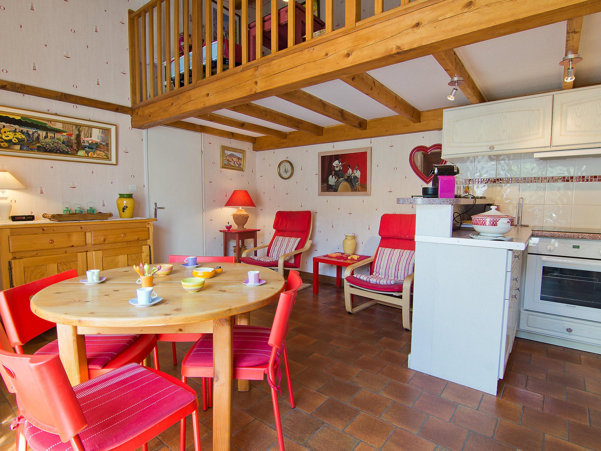 Photo 8 - Maison de 1 chambre à Cavalaire-sur-Mer avec piscine et vues à la mer