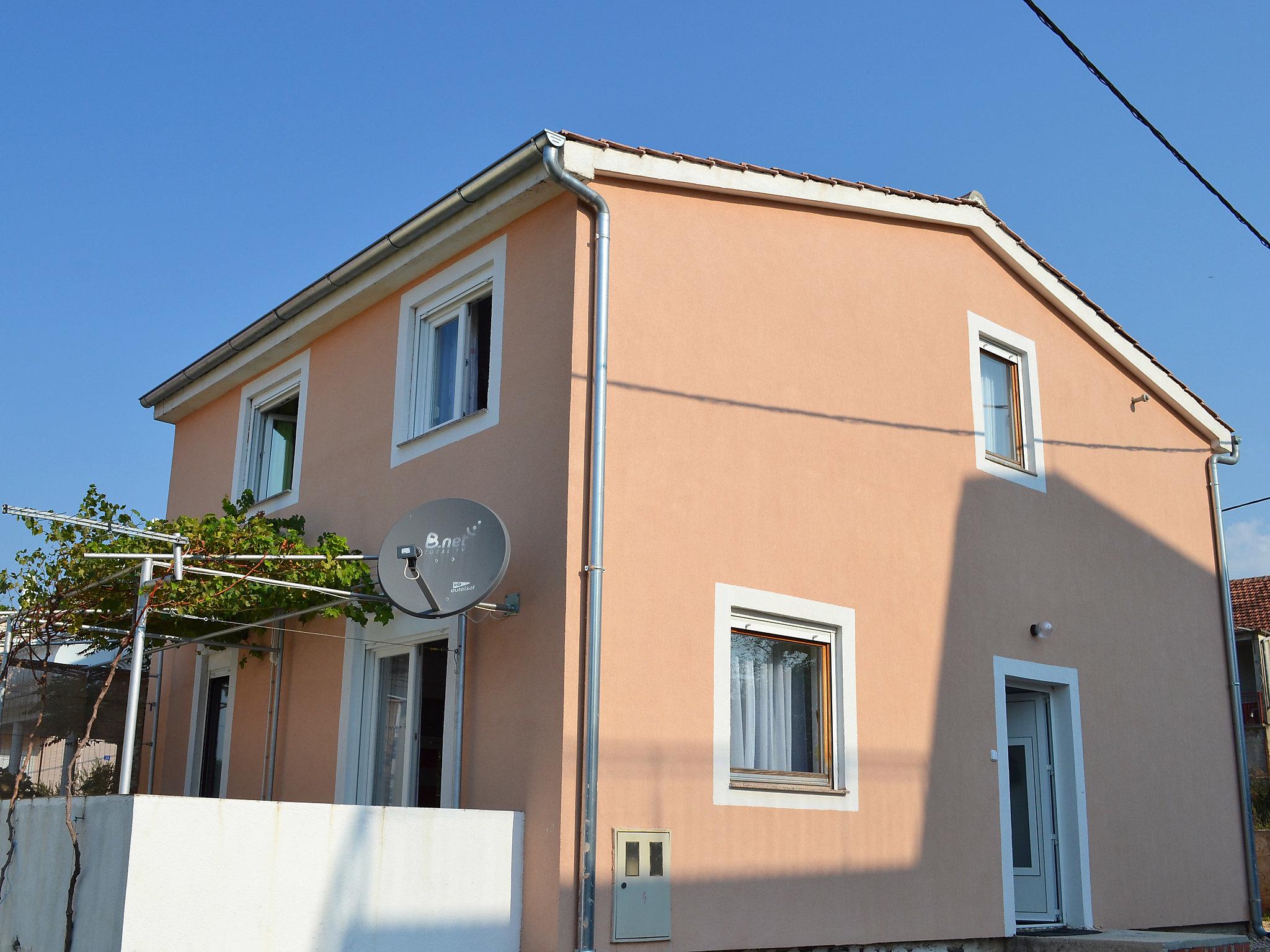 Foto 14 - Haus mit 4 Schlafzimmern in Jasenice mit terrasse