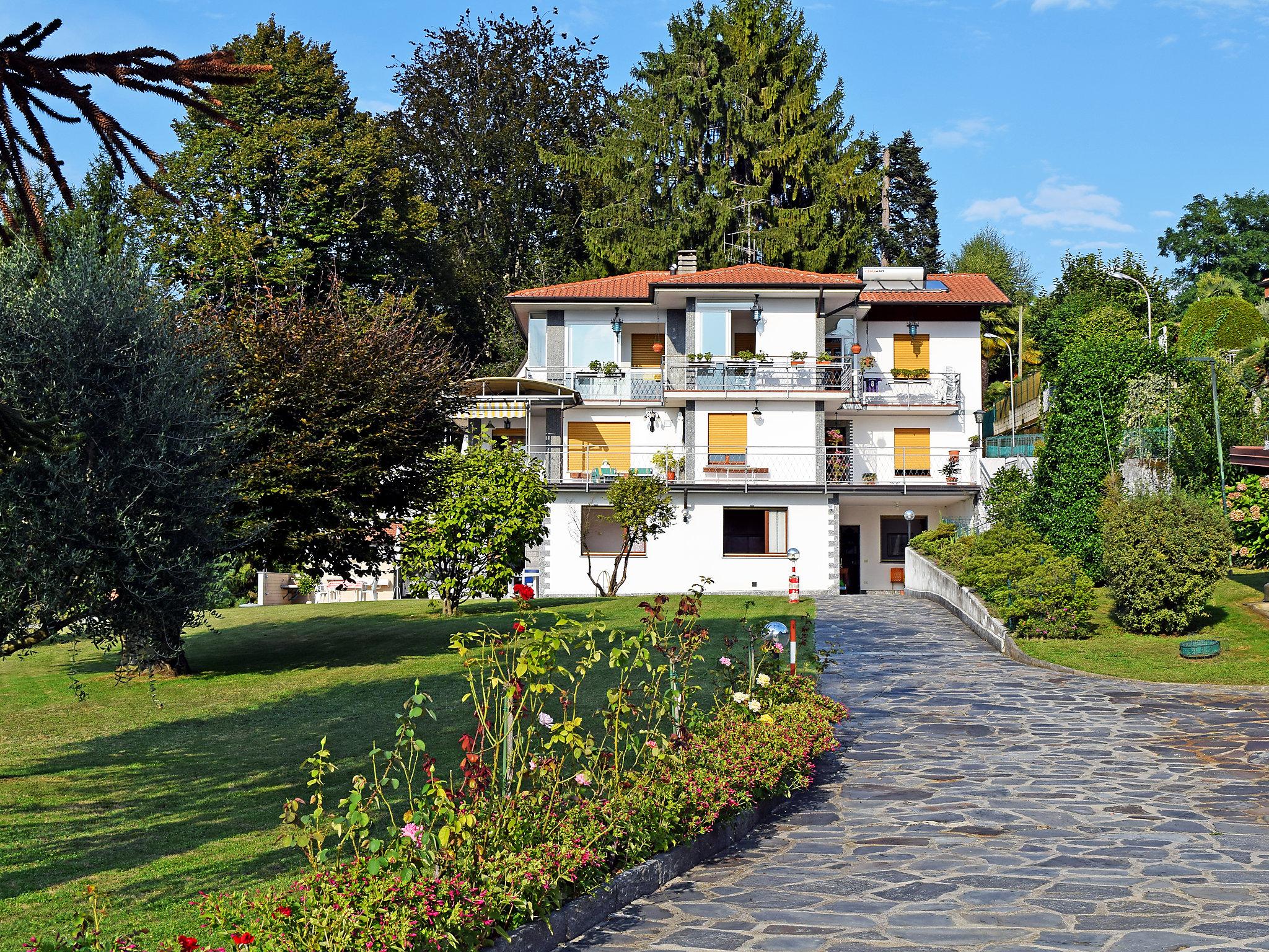 Photo 16 - Appartement de 2 chambres à Porto Valtravaglia avec jardin et vues sur la montagne