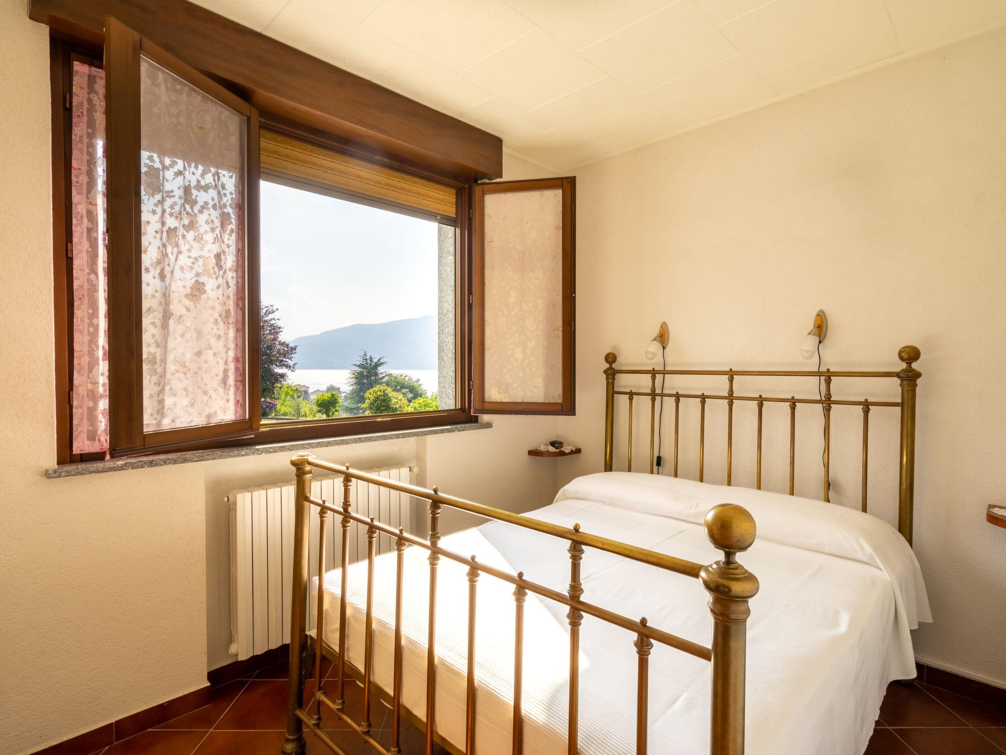 Foto 9 - Appartamento con 2 camere da letto a Porto Valtravaglia con giardino e vista sulle montagne