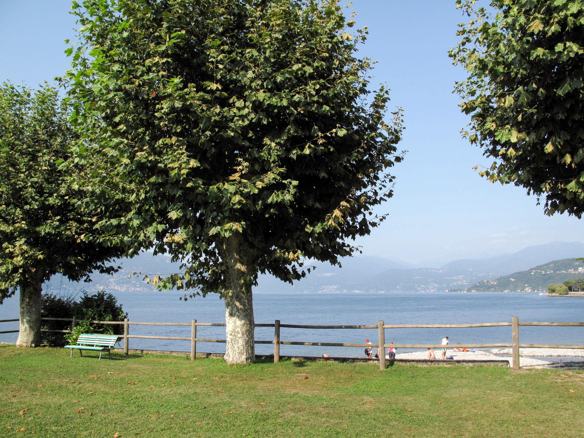 Foto 30 - Apartamento em Porto Valtravaglia com piscina e vista para a montanha