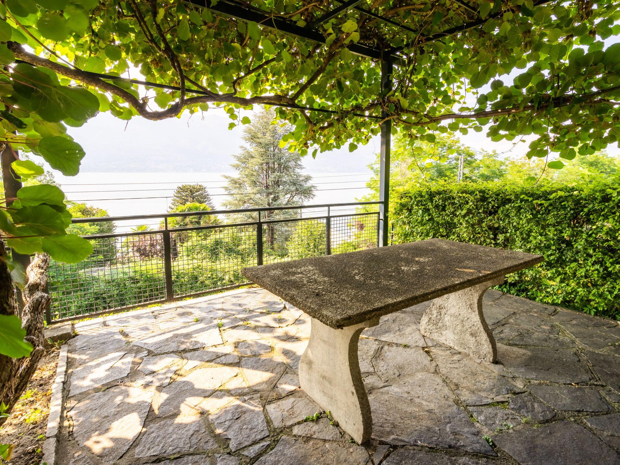 Foto 17 - Appartamento con 2 camere da letto a Porto Valtravaglia con giardino e vista sulle montagne