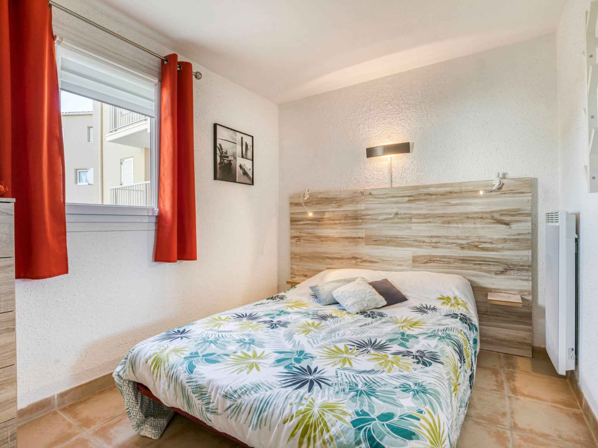 Foto 4 - Appartamento con 1 camera da letto a Le Grau-du-Roi con terrazza e vista mare