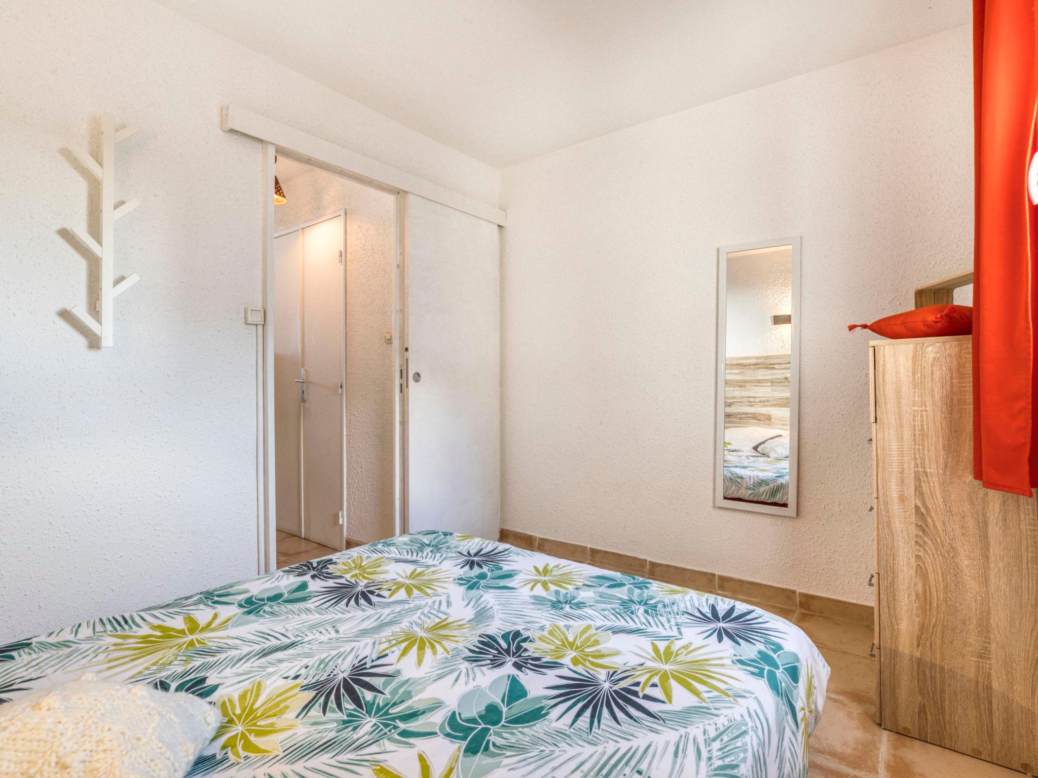 Foto 10 - Apartment mit 1 Schlafzimmer in Le Grau-du-Roi mit terrasse und blick aufs meer