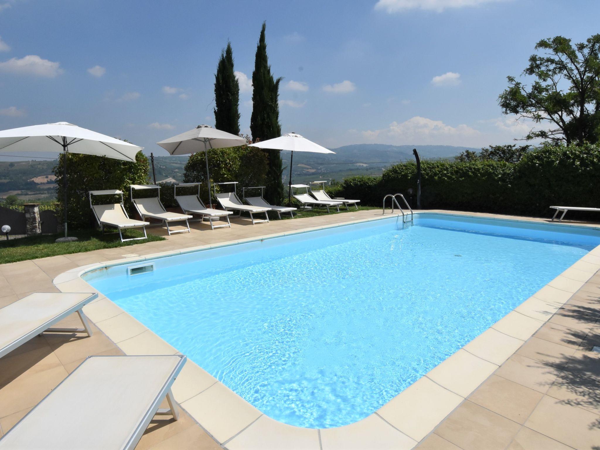 Photo 17 - Maison de 1 chambre à Castana avec piscine et jardin