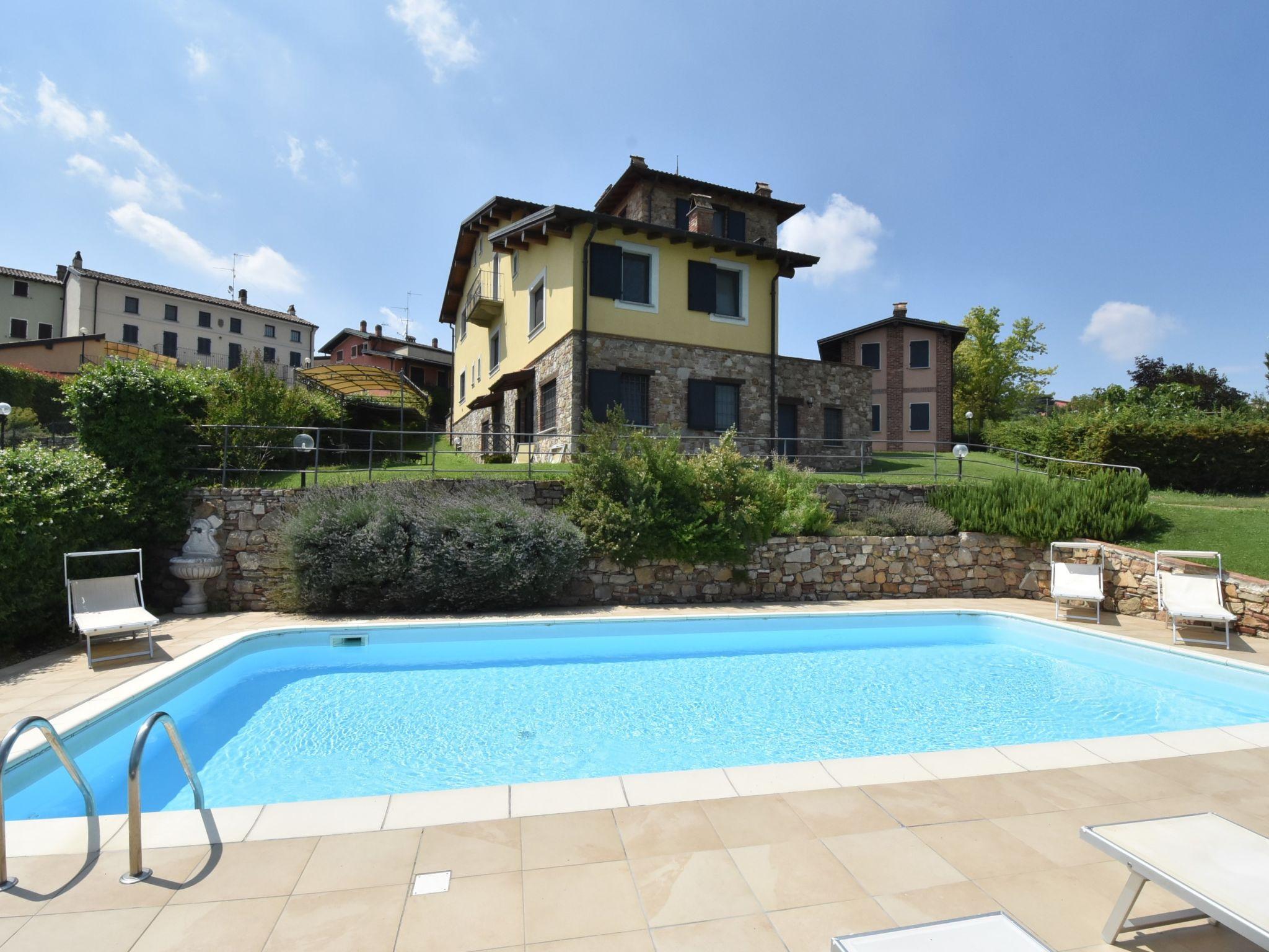 Photo 20 - Maison de 1 chambre à Castana avec piscine et jardin