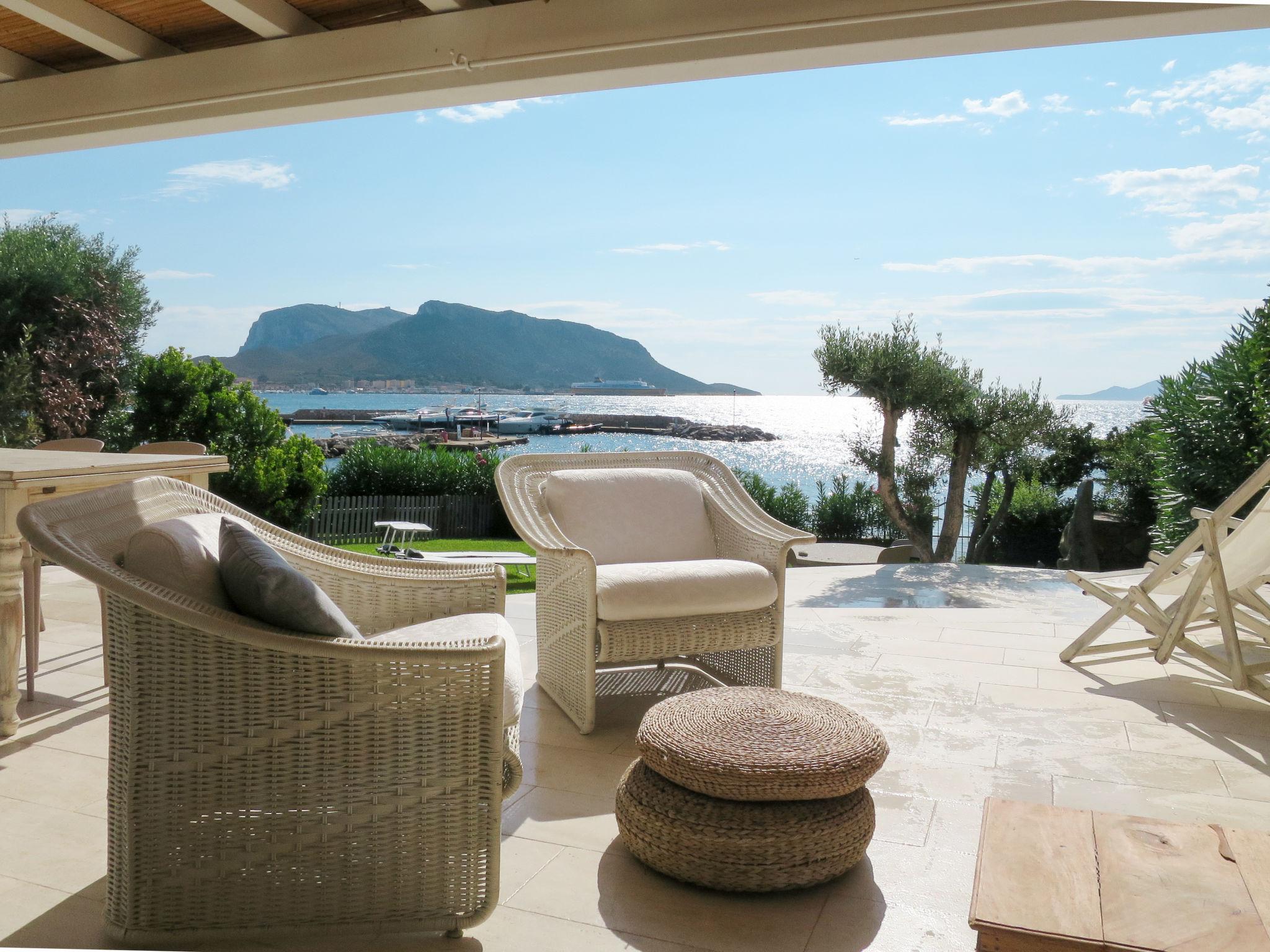 Photo 2 - Maison de 2 chambres à Golfo Aranci avec piscine et vues à la mer