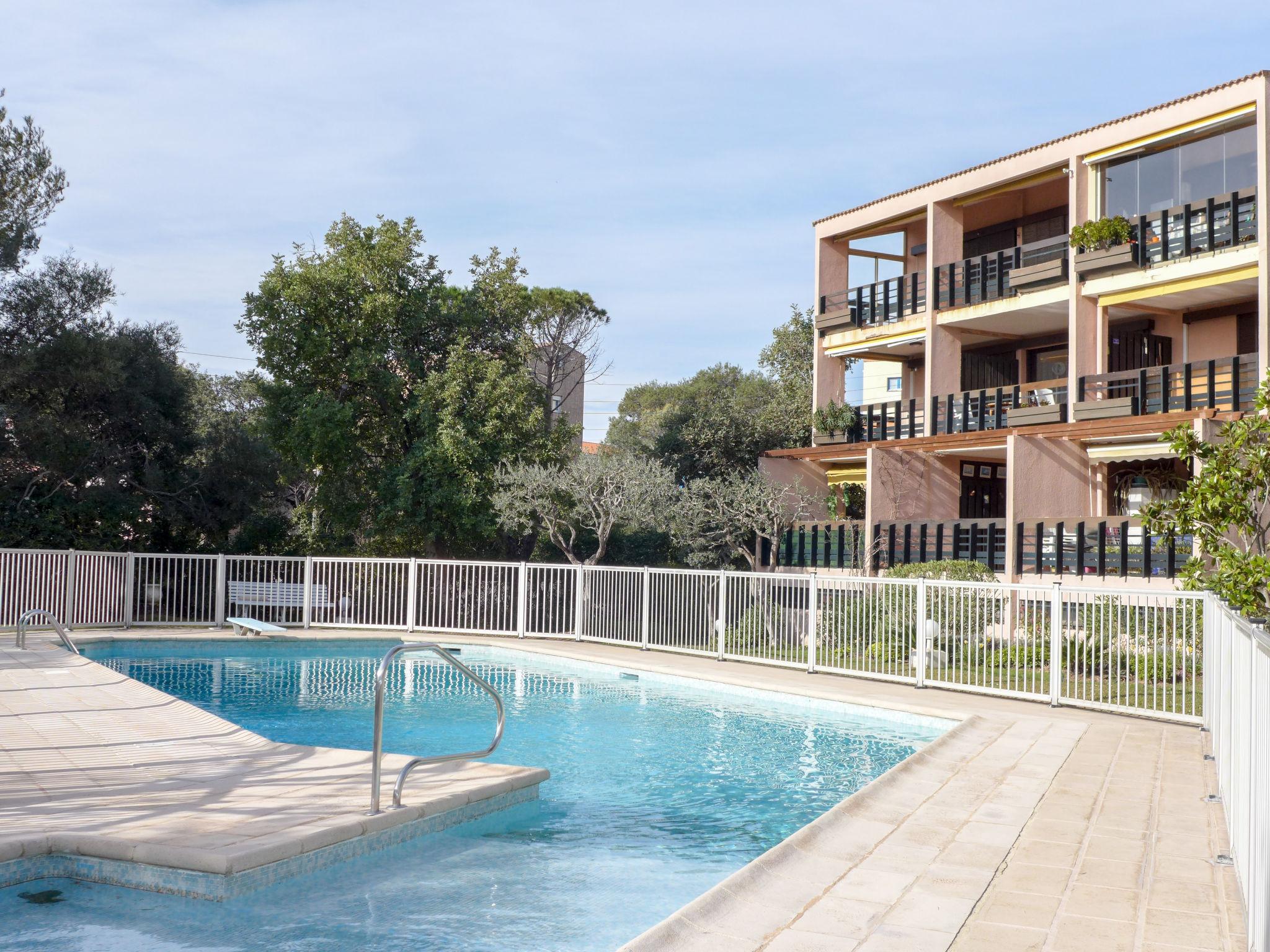 Foto 16 - Appartamento a Fréjus con piscina e vista mare