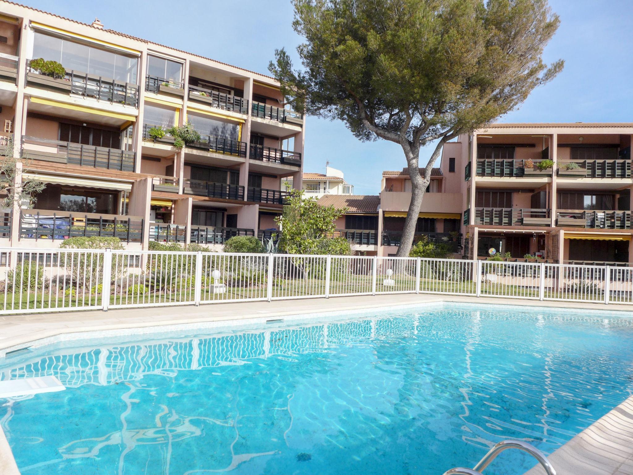 Foto 15 - Appartamento a Fréjus con piscina e vista mare