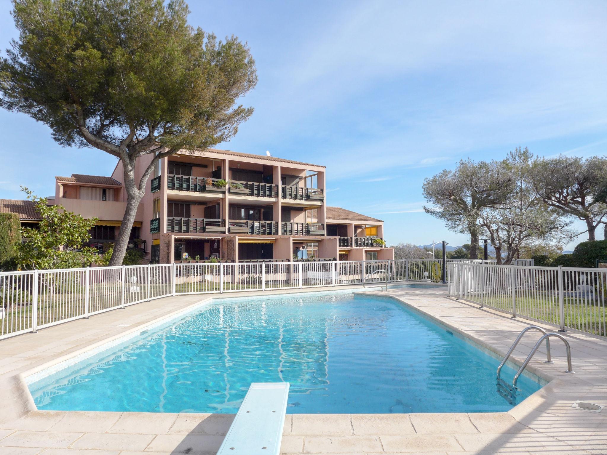 Foto 1 - Apartamento en Fréjus con piscina y jardín