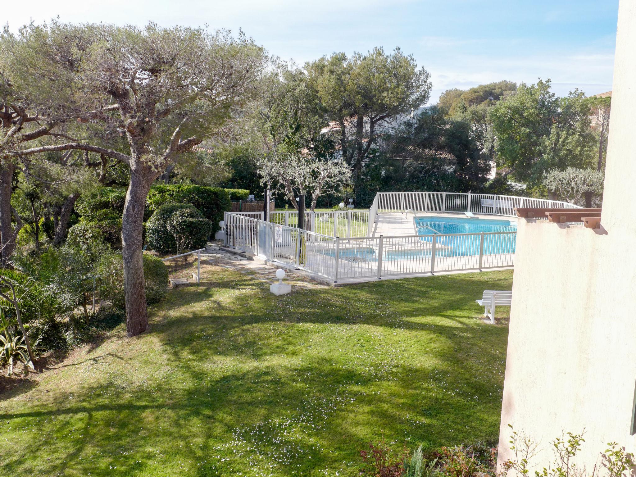 Foto 14 - Appartamento a Fréjus con piscina e vista mare